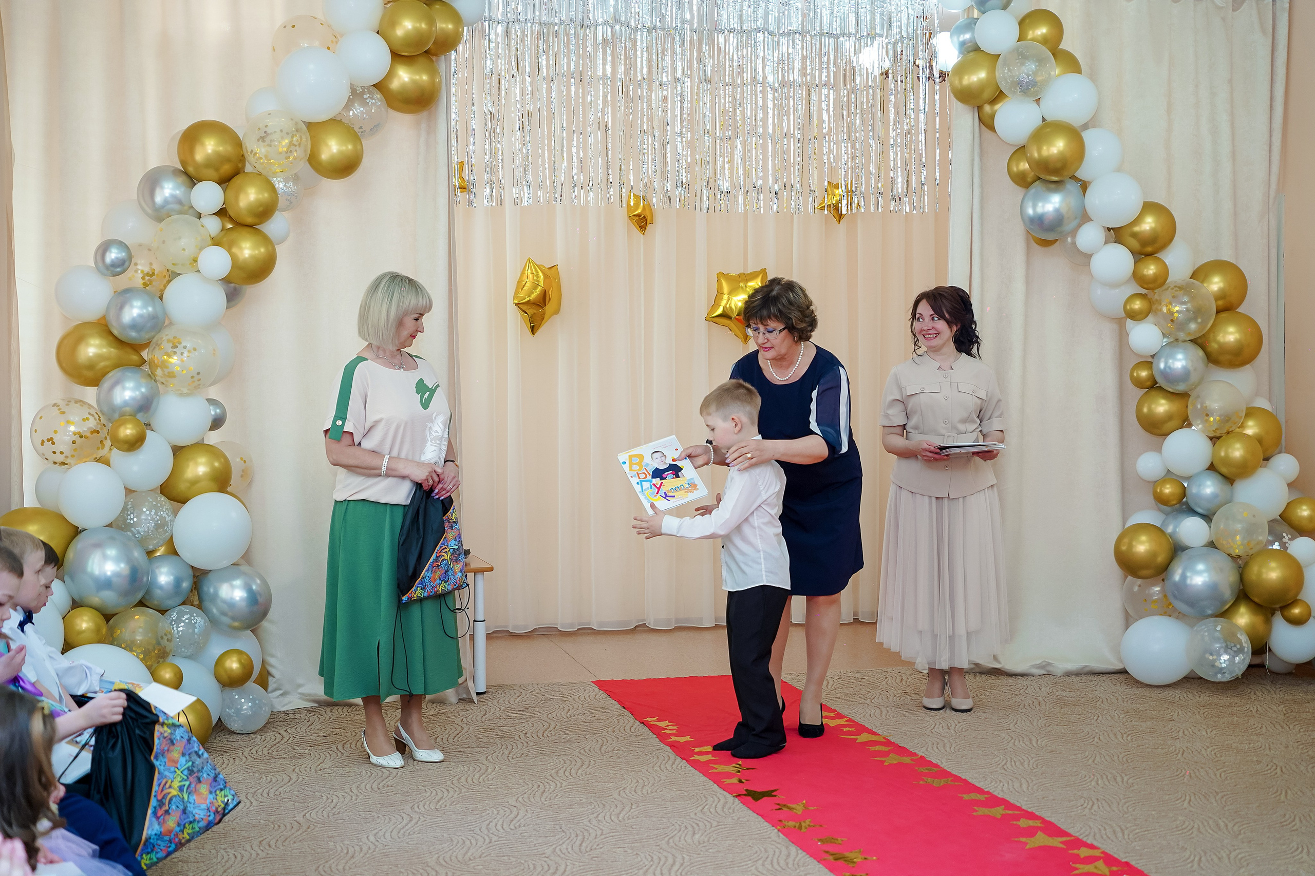 Фотосъемка видеосъёмка фотограф видеооператор новогодних утренников  в. Фотограф, видеооператор Нина Коршунова