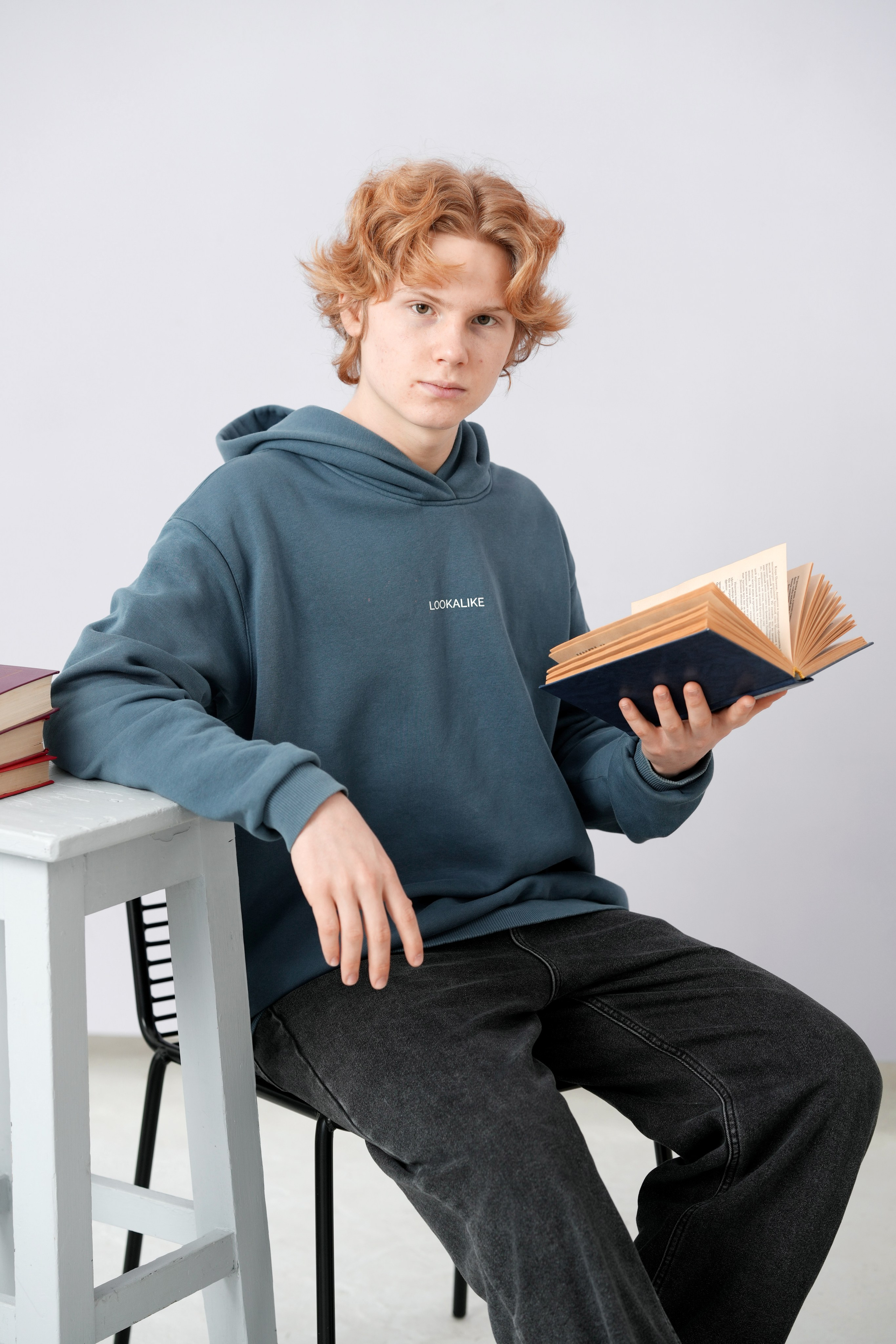 ФОТОСЕССИЯ НА БЕЛОМ ФОНЕ (в школе или студии). Школьная фотография в Санкт-Петербурге, выпускные альбомы, фотосессии