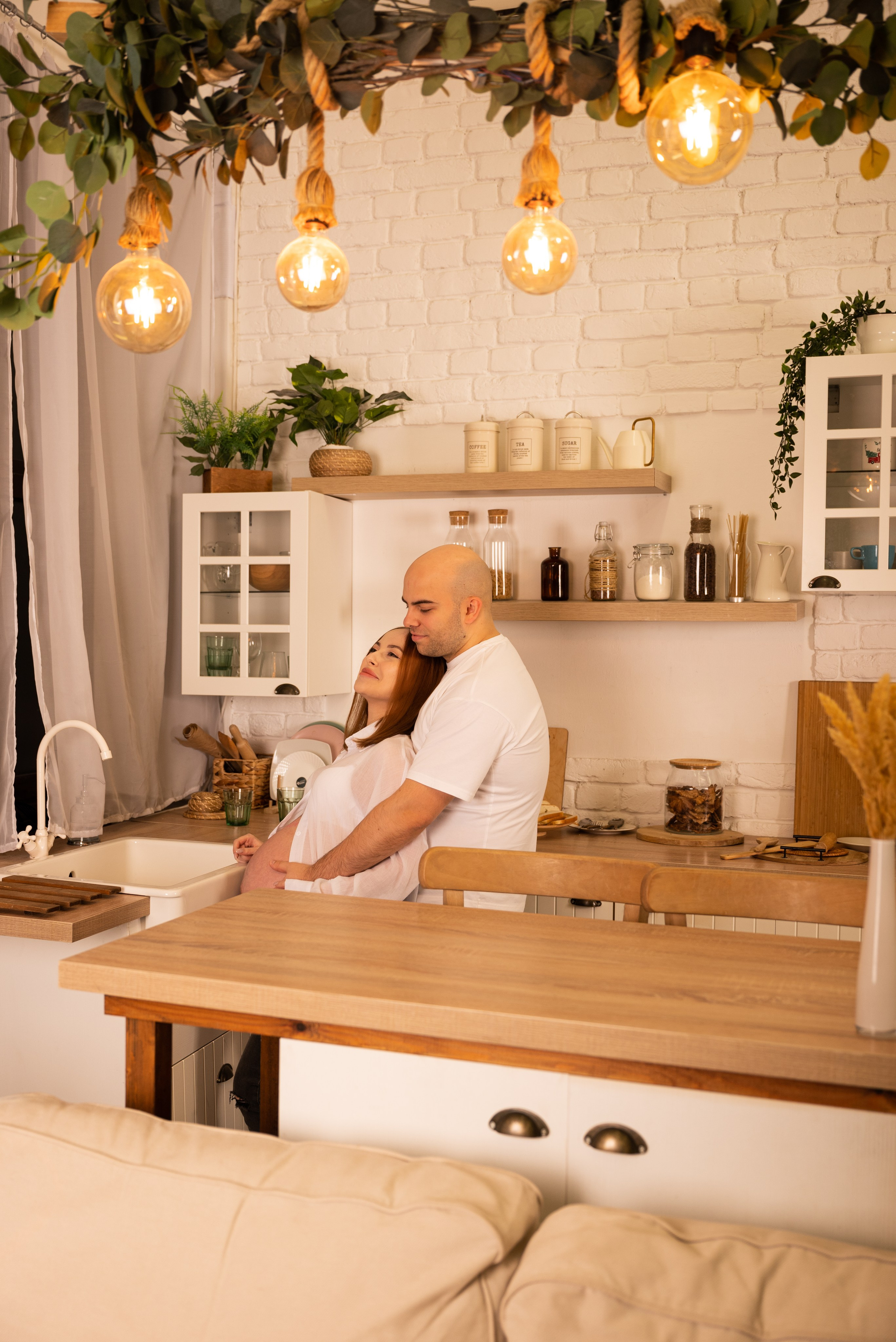 Беременность в студии Location. Фотограф Ксения Огородова портфолио