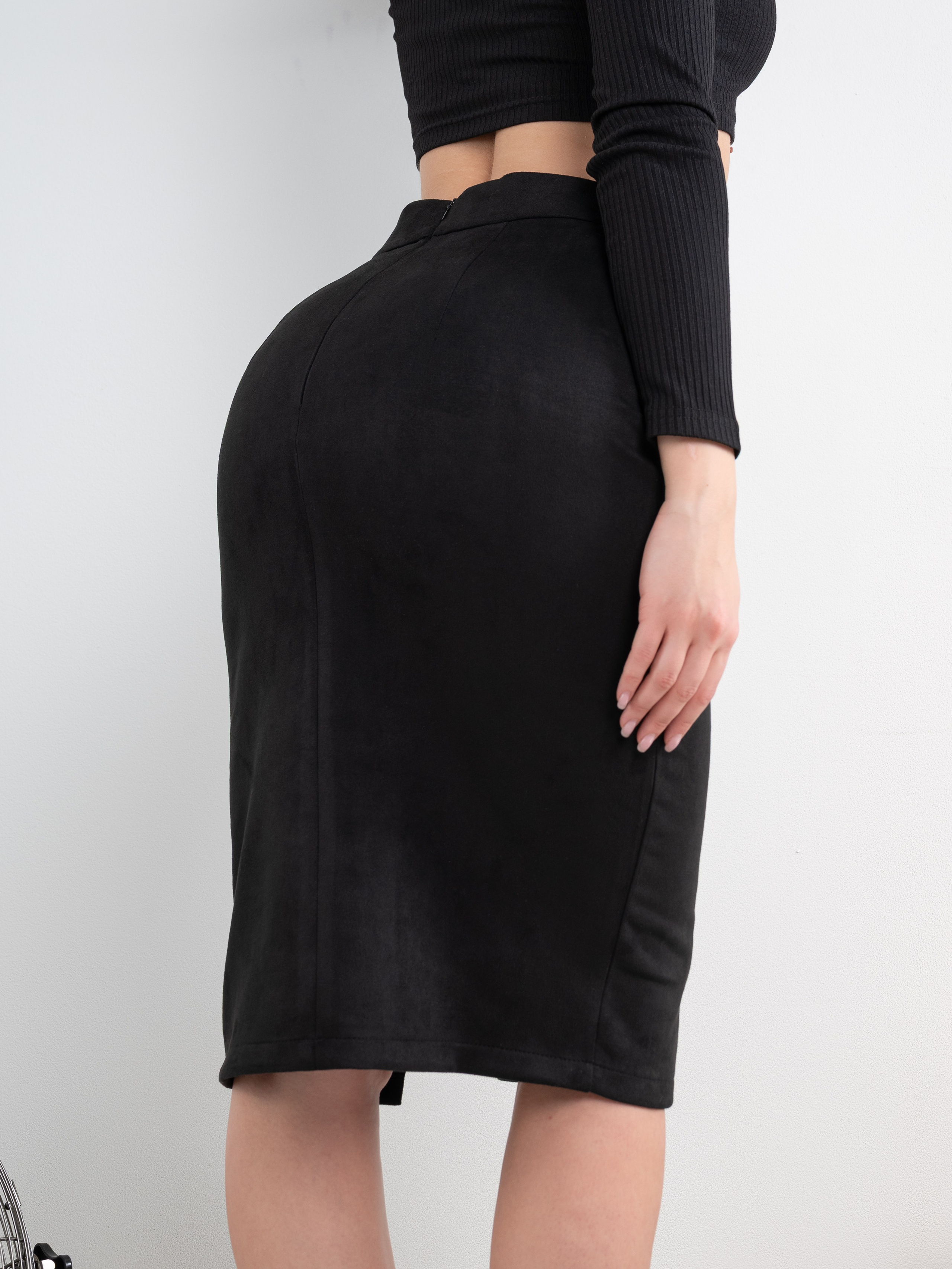 Замшевые юбки серия 2: интерьер+стилист. Предметный фотограф, фото для маркетплейсов Пятигорск, КМВ