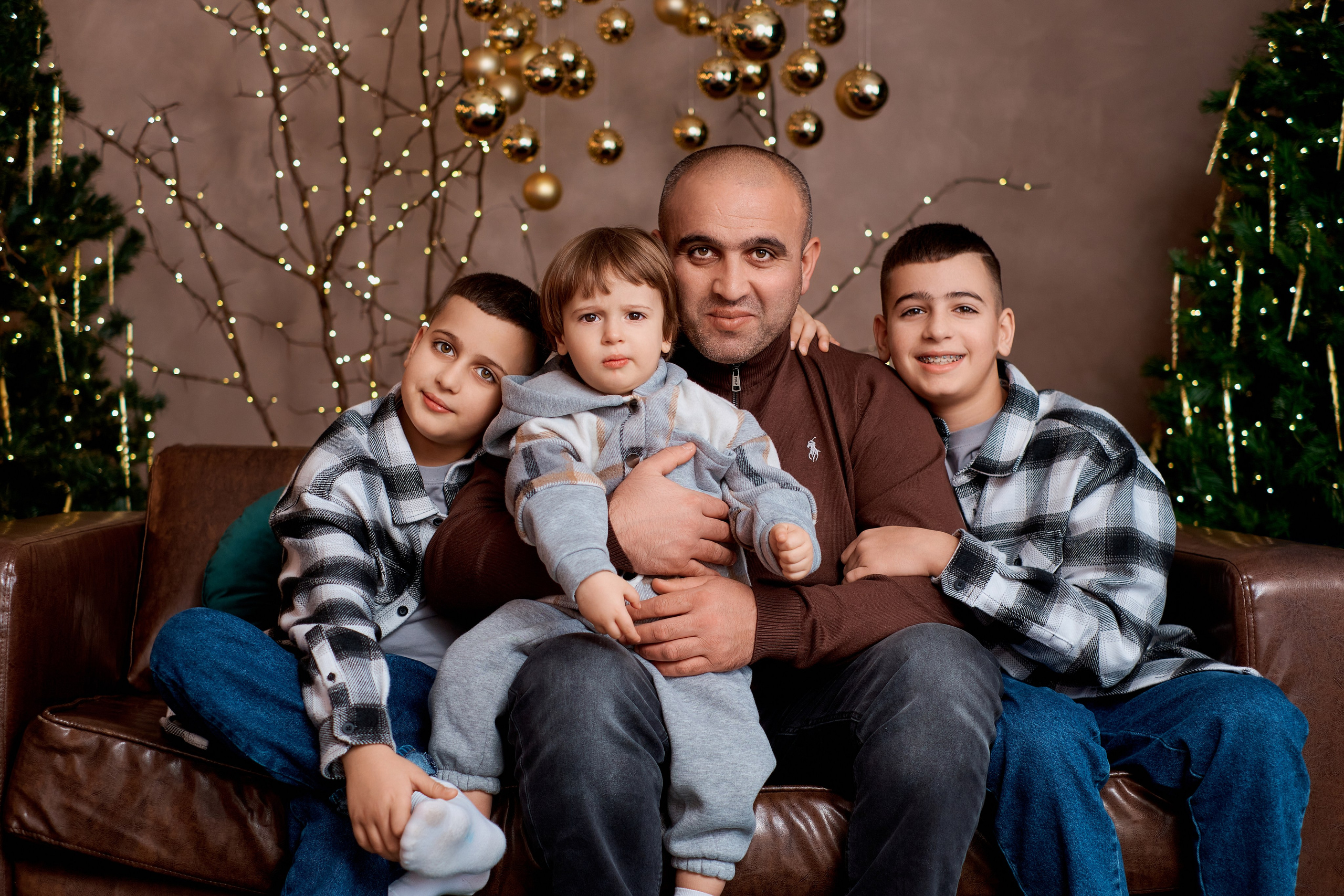 Новогодняя семейная фотосессия в студии Сова. Фотограф Таганрог Анна Трайжон