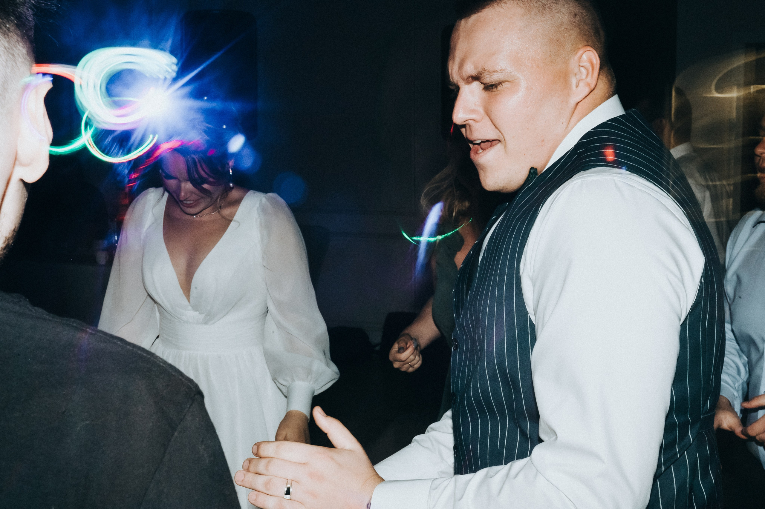 Свадебные фотографии. Фотограф в Барнауле Дарья Бутурлакина. Люби.Цени.Касайся