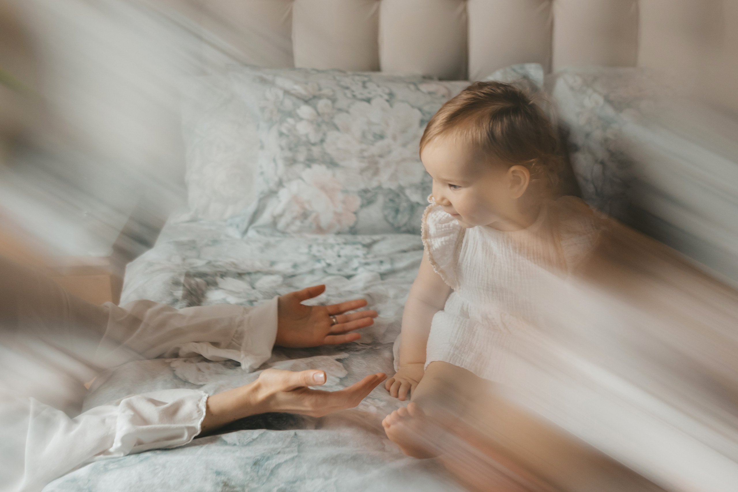 Весенняя домашняя семейная фотосессии мамы с дочками. Семейный и женский фотограф в Москве Надежда Воробьева