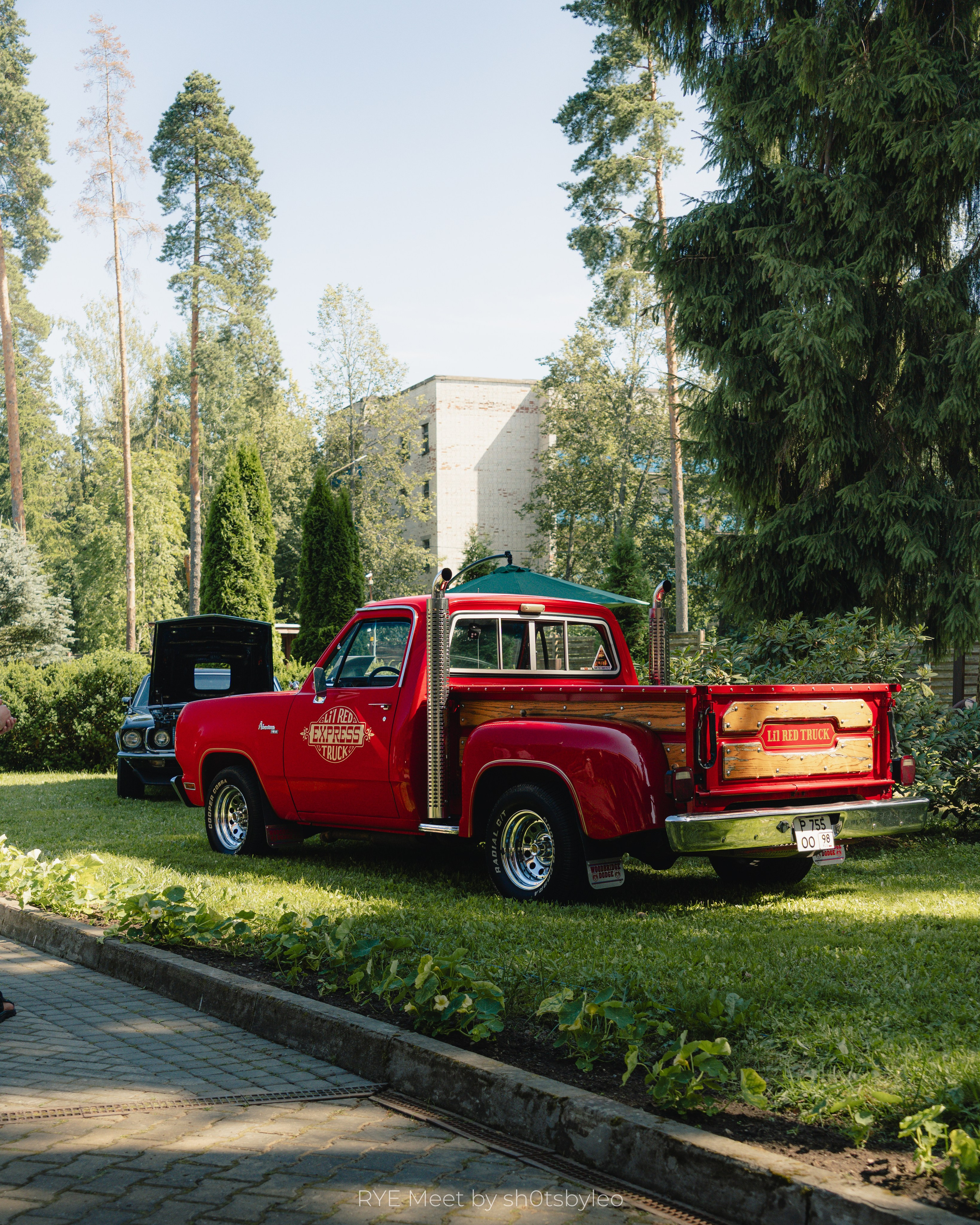 Масштабный летний фестиваль RYE Meet — встреча клуба любителей автомобилей старше 25-лет. Автомобильный фотограф Антон Цырулев