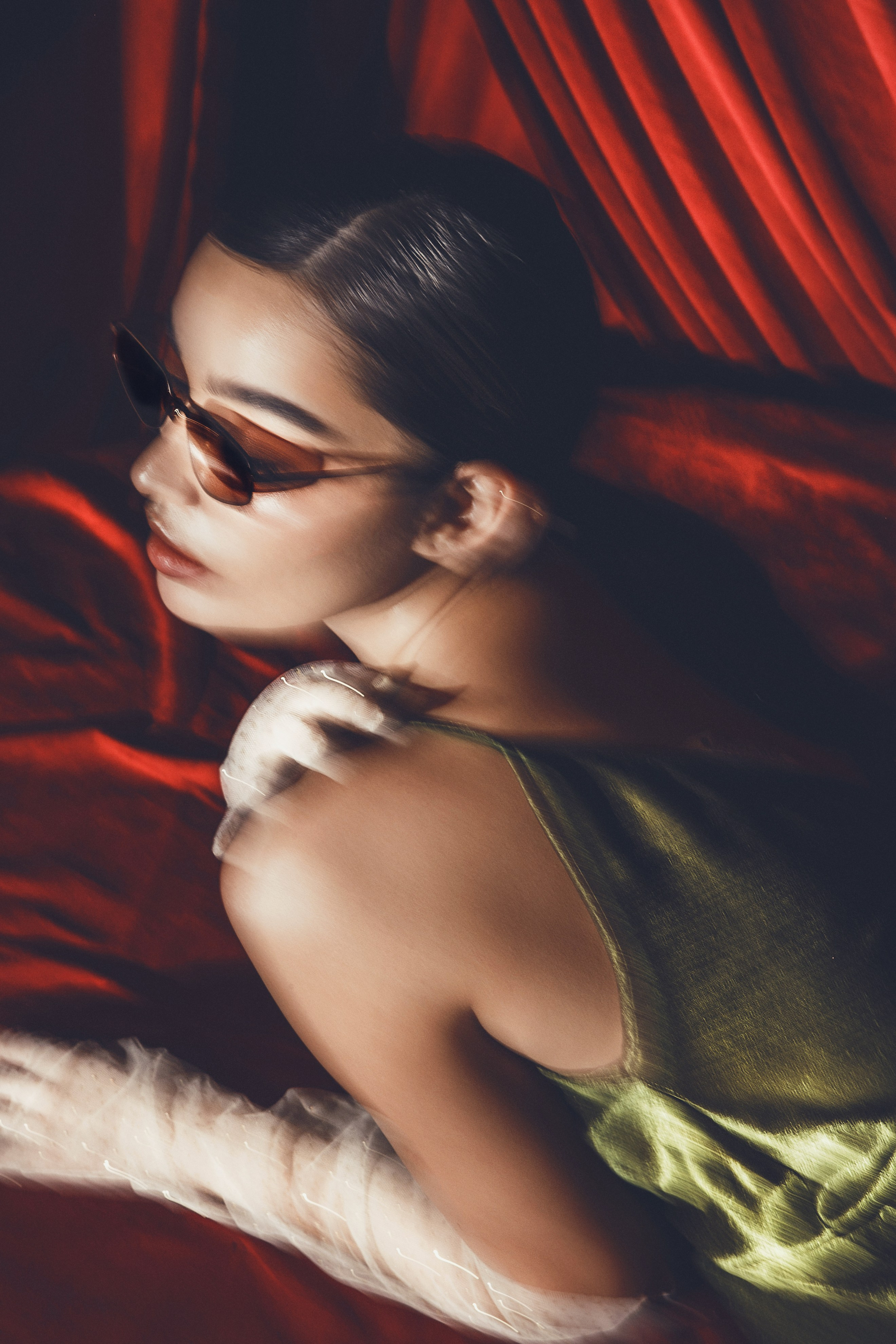 СЪЁМКА НА ЛЮДЯХ. Ильшат Бикмиев — предметный фотограф. Каталог и рекламная съёмка для бизнеса Алматы. Качественные фото для бизнеса, маркетплейсов интернета