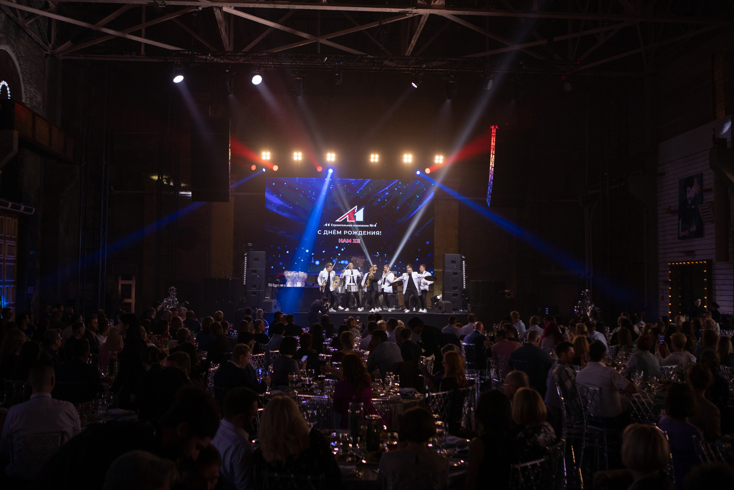 Строительная компания Л1- 32 года. Специальный гость — Григорий Лепс. Двойняшки-фотографы Анна и Анастасия в Санкт-Петербурге