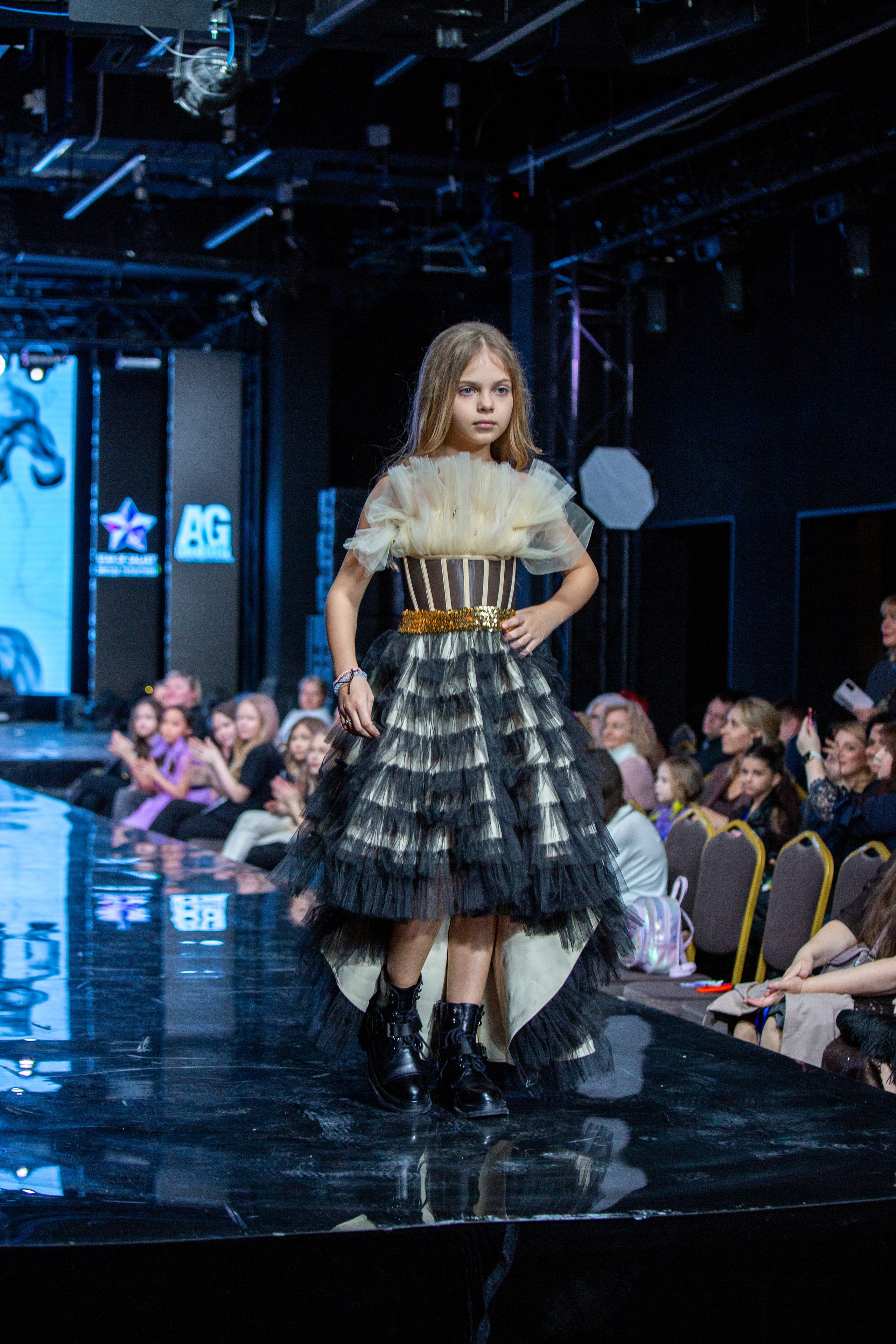 Звезда галактики. Яровит Холл. Репортажный, семейный, свадебный, портретный фотограф