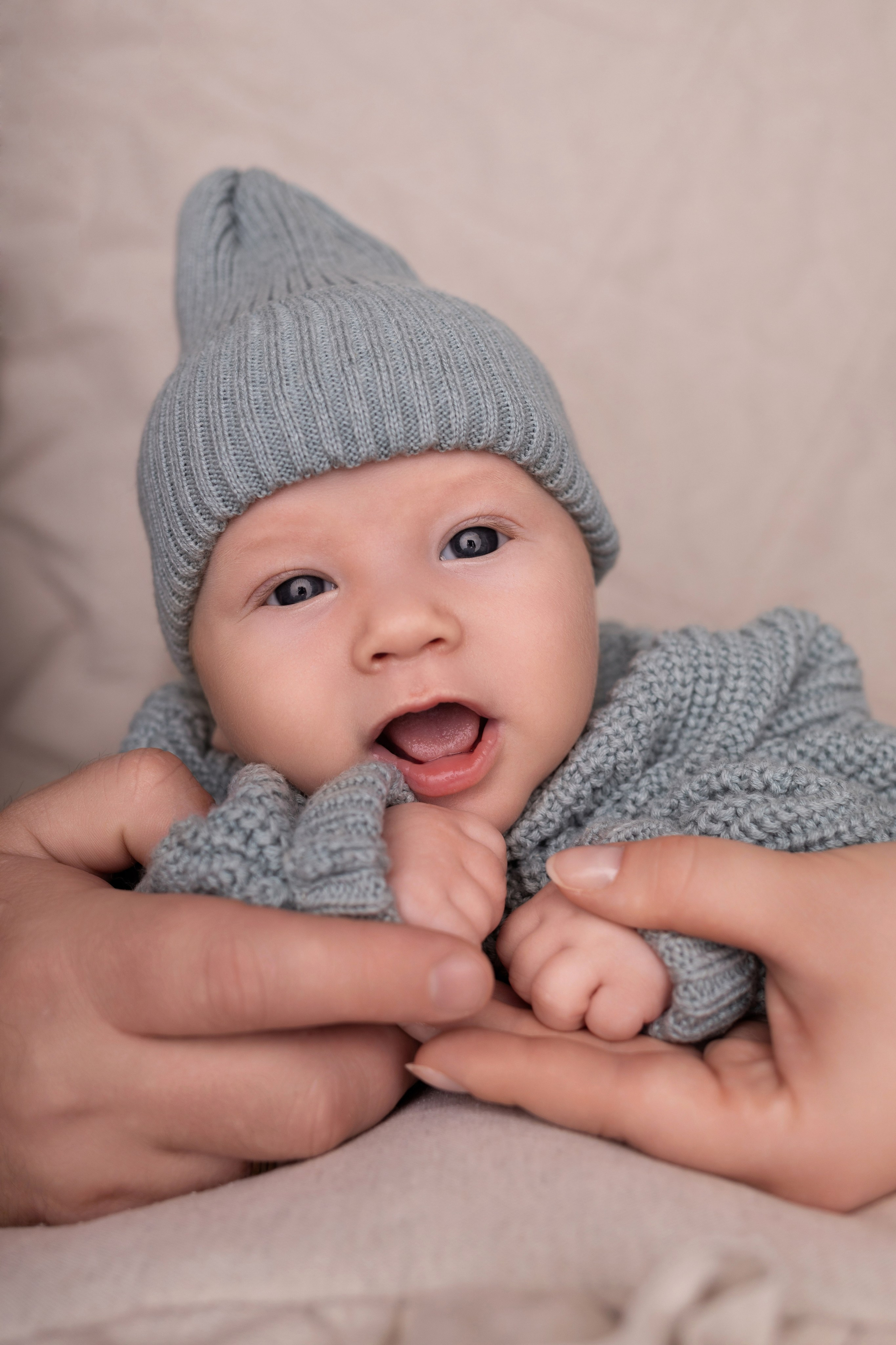 Newborn съемка в стиле Лайф. Фотограф новорожденных малышей в Омске и Омской области Эльвира Камаева