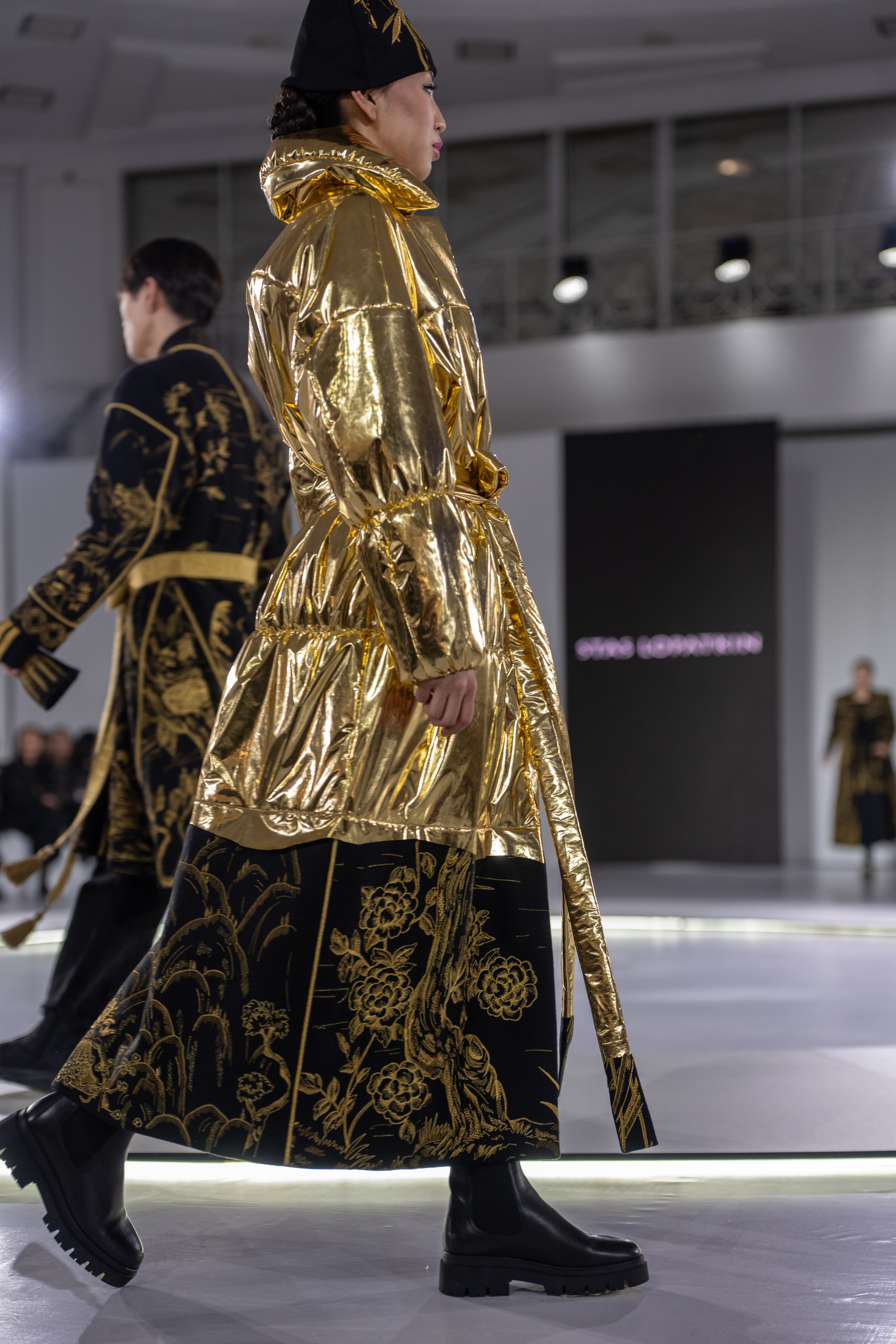 Дизайнер Stas Lopatkin. Сайт Алматинского НЮ АРТ, будуар и фэшн фотографа Дениса Карпенко