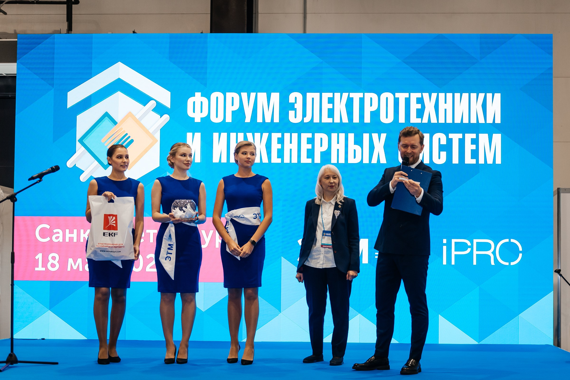 Репортажная съёмка на форуме ЭТМ. Свадебный фотограф в Санкт-Петербурге Венера Ахметова