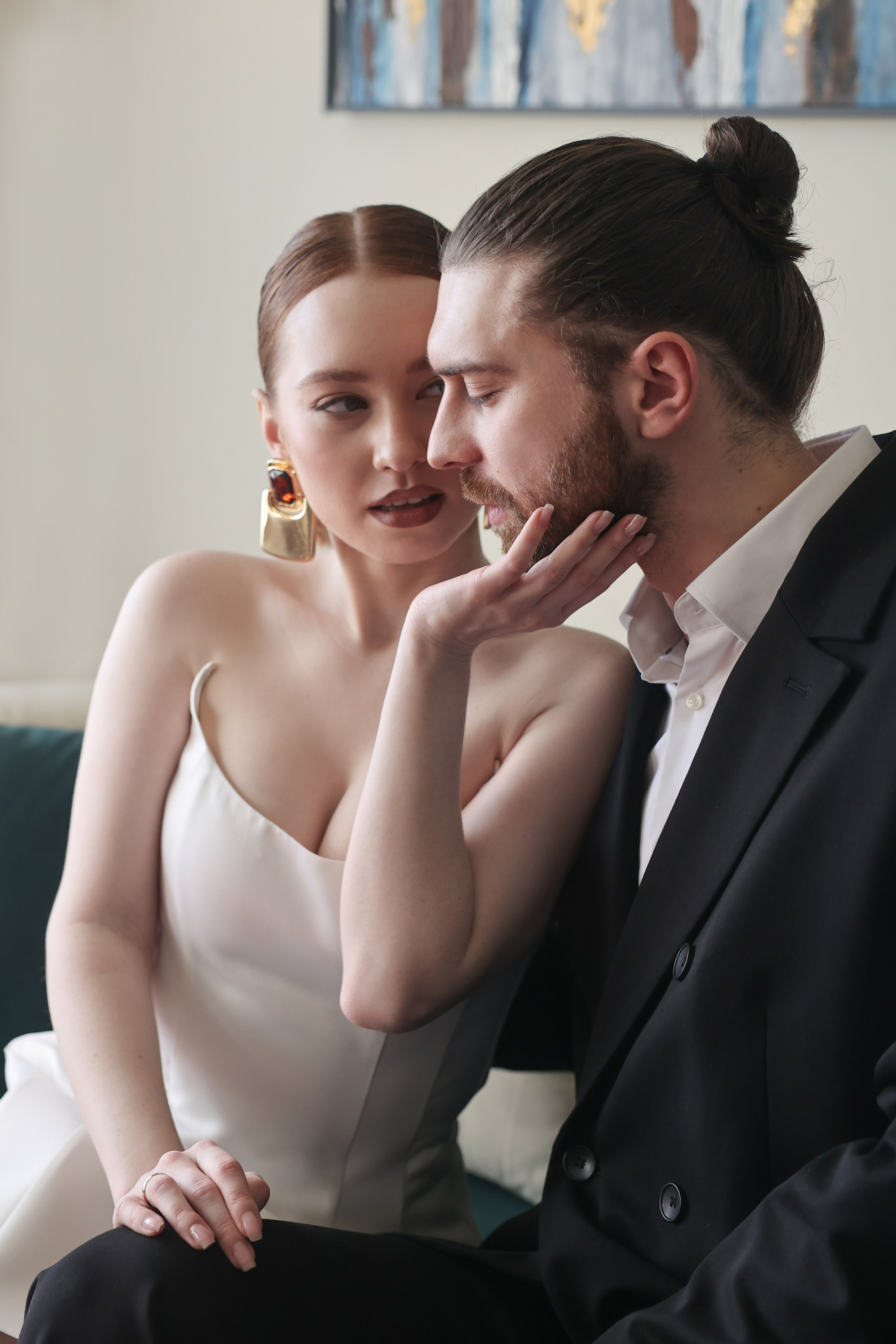 Свадебная фотосессия в Москве: молодожены на фоне Красной площади, фотограф на свадьбу в Москве.  Свадебная фотосессия в Зеленограде: романтический момент пары в парке Победы, заказать свадебную фотосессию.  Свадебная фотосессия в Москве: счастливая пара у Московского Кремля, фотограф на свадьбу в Москве.  Свадебная фотосессия в Зеленограде: невеста в белом платье и жених в костюме на фоне зелени, жених и невеста фотосессия.  Свадебная фотосессия: кольца на фоне цветочной композиции, заказать свадебную фотосессию.  Свадебная фотосессия в Москве на ВДНХ с красивыми архитектурными элементами, фотограф на свадьбу в Москве.  Свадебная фотосессия в Зеленограде: пара, держащаяся за руки на фоне живописного озера, жених и невеста фотосессия.  Свадебная фотосессия в Москве: пара на прогулке по улицам старой Москвы с архитектурными достопримечательностями, фотограф на свадьбу в Москве.  Свадебная фотосессия в гостиничном номере: невеста с букетом цветов на фоне уютного кафе в Зеленограде, заказать свадебную фотосессию.  Свадебная фотосессия в отеле на свадьбу: торжественный момент обмена клятвами на свадебной церемонии в Москве, фотограф на свадьбу в Зеленограде. Свадебная фотосессия, Свадебная фотосессия в Москве. Свадебная фотосессия в Зеленограде. Жених и невеста фотосессия. Заказать свадебную фотосессию. Фотограф на свадьбу в Москве. Фотограф на свадьбу в Зеленограде.  Свадебная фотосессия в гостиничном номере. Фотосессия в отеле на свадьбу.