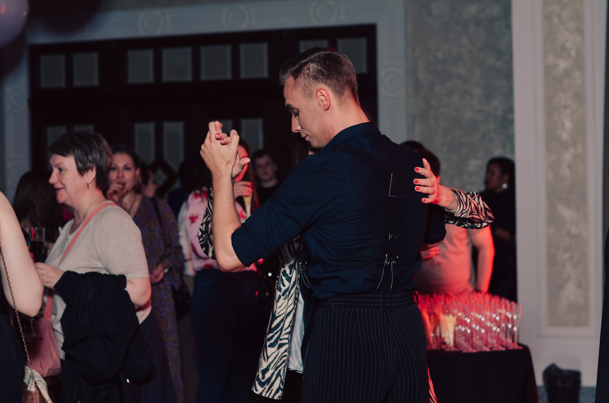 Фоторепортаж танцевального мероприятия. Денисова Аля — фотограф для парных съемок и индивидуальных историй в Барнауле