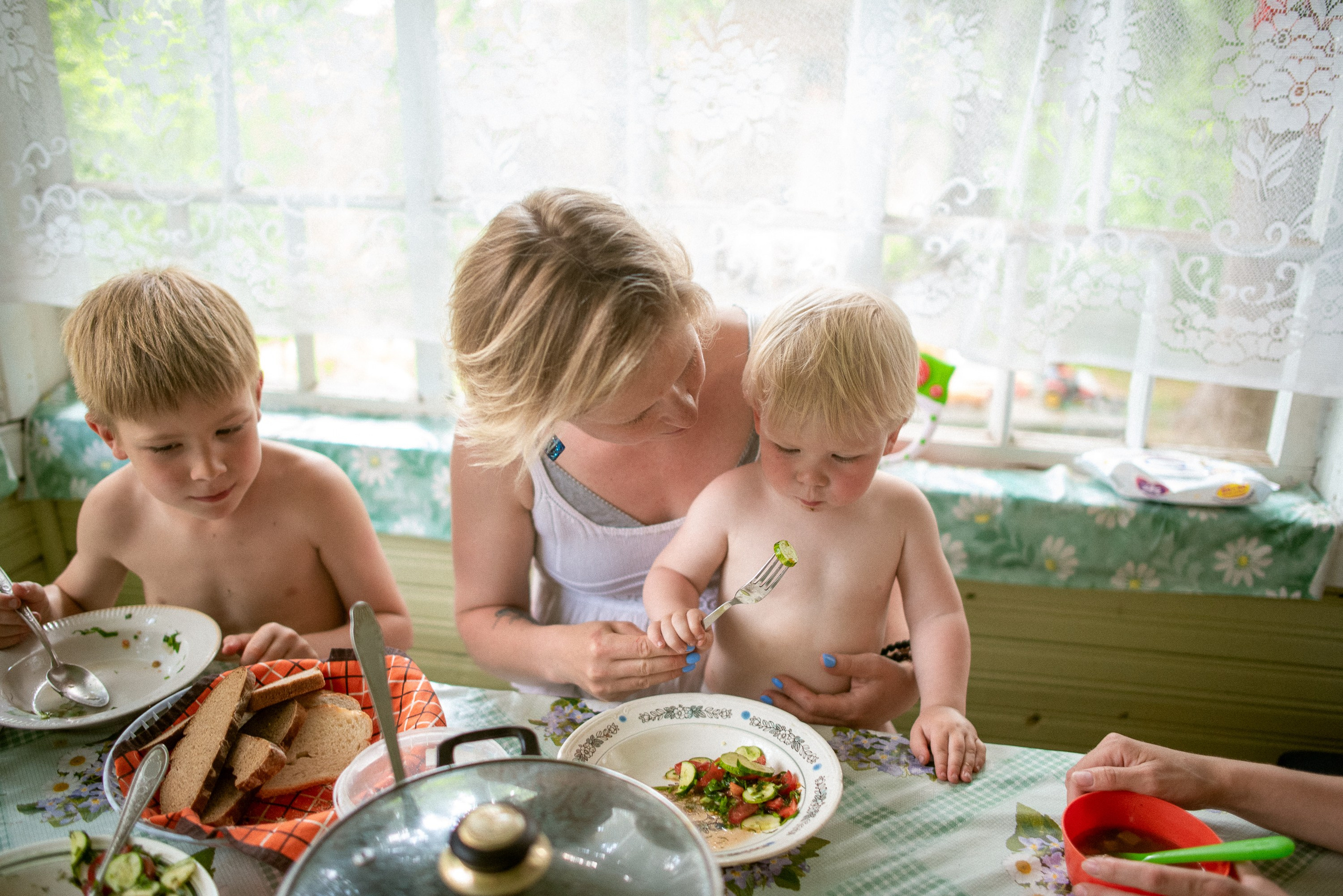 A Single Summer Day. Documentary family photography in Barcelona and beyond