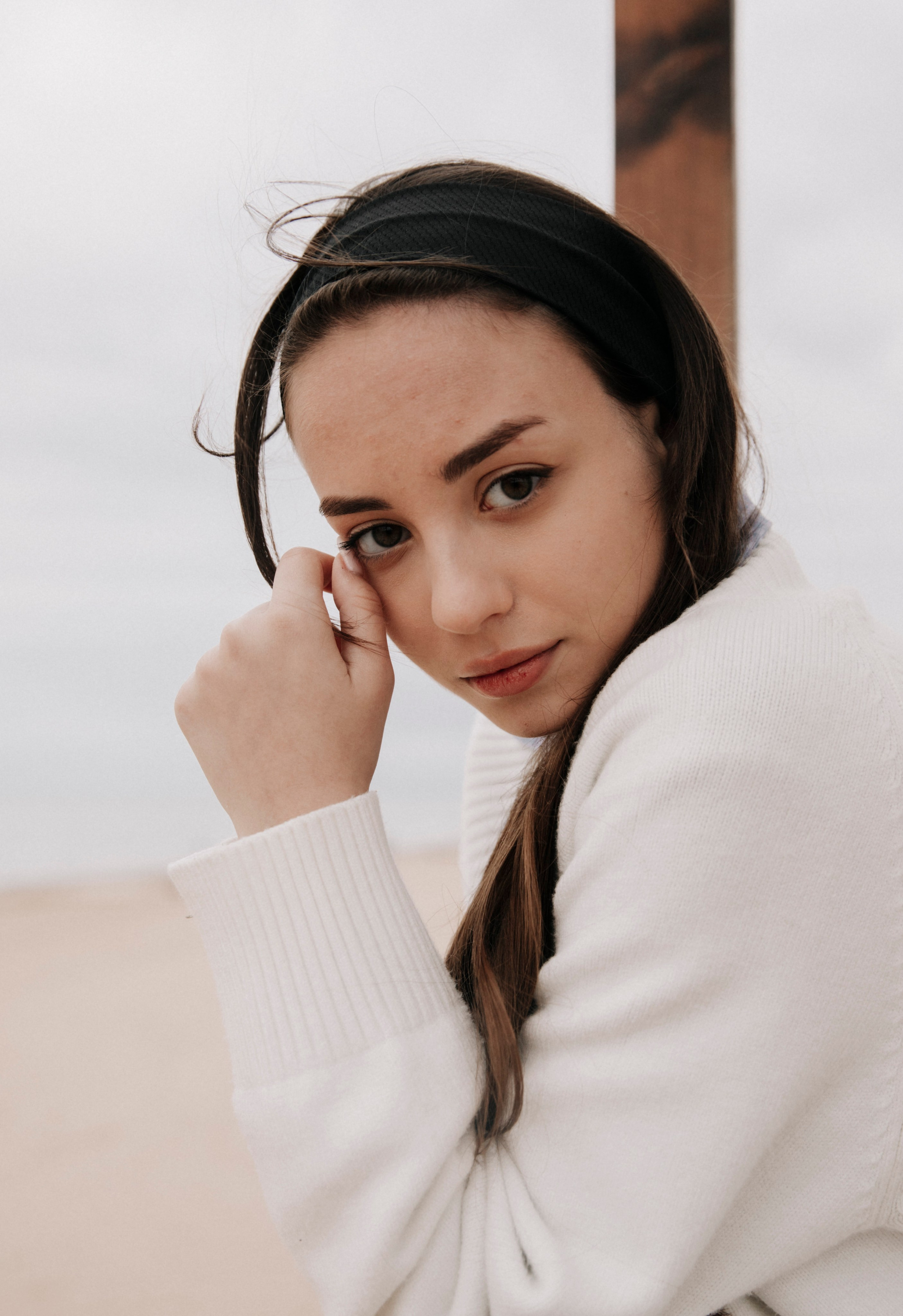 Фотосессия в пасмурную погоду, фотосессия в горах, фотосессия на пляже, фотосессия в туман, фотосессия у моря, фотосессия в стиле авиатор, авиатор, фотосессия Дагестан, Дагестан, женщины, девушка у моря, фотосессия на пляже