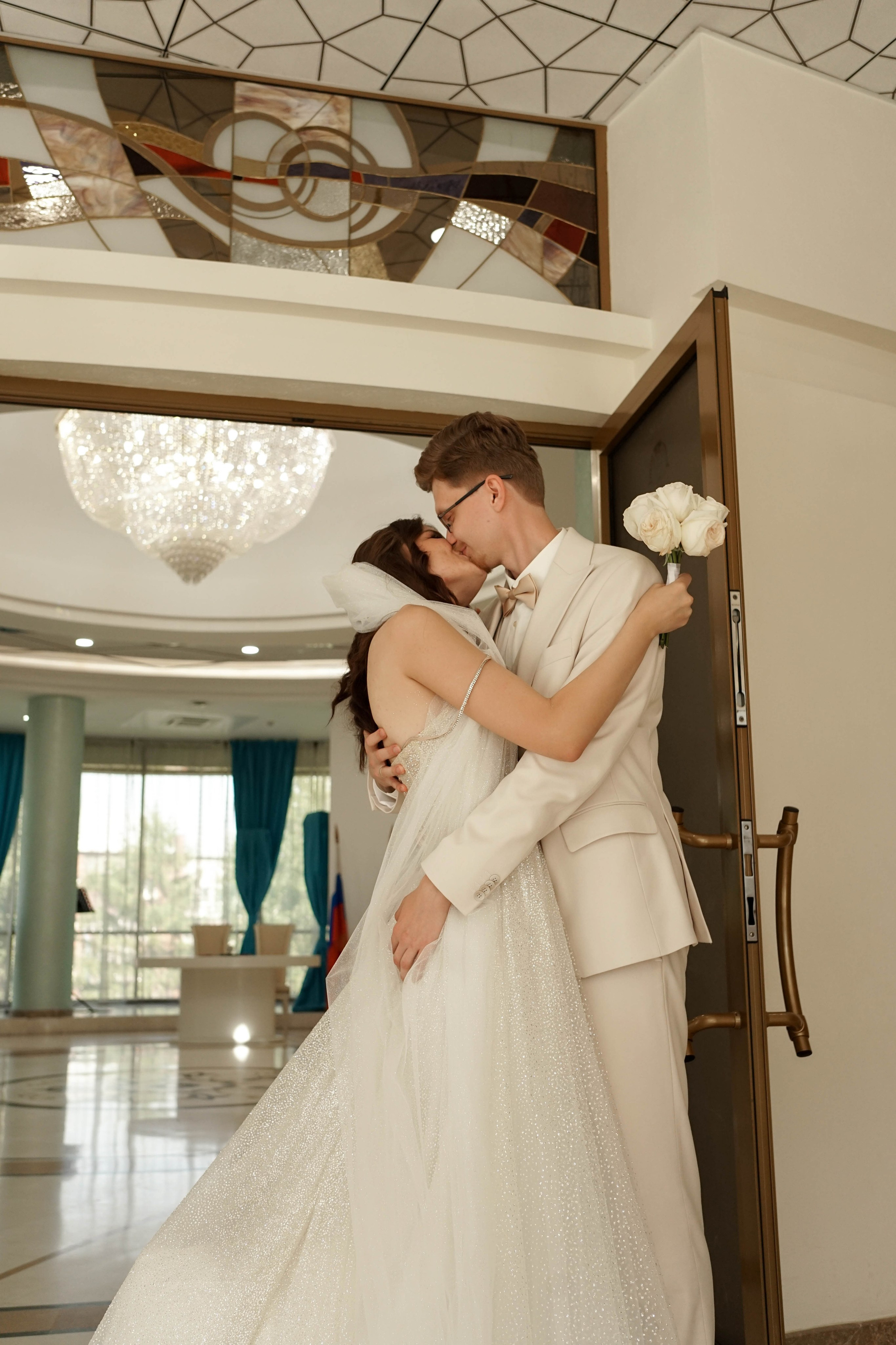 Яна и Никита: сборы в отеле, регистрация и банкет. Фотограф в Иркутске