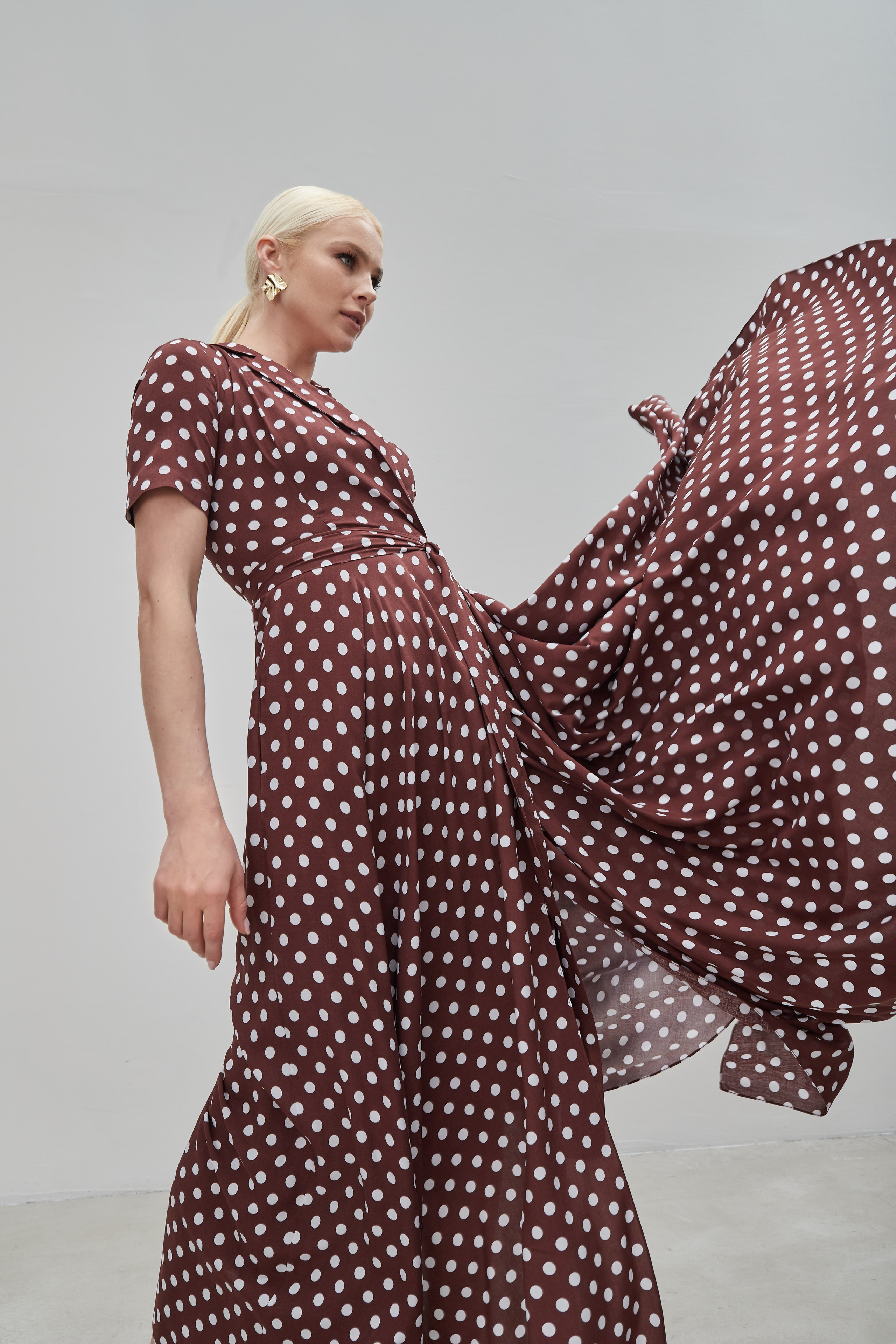 "Профессиональная каталожная фотосъемка товаров для e-commerce и интернет-магазинов""Высококачественная каталожная съемка одежды и аксессуаров с белым фоном""Рекламная каталожная фотосъемка для маркетинга продуктов и брендов""Студийная каталожная съемка с детальной проработкой текстур и материалов""Коммерческая каталожная фотосъемка для каталогов и онлайн-платформ""Фотография каталожной съемки с акцентом на дизайн и презентацию товаров""Предметная каталожная съемка для увеличения продаж в e-commerce""Профессиональная каталожная фотосъемка с использованием студийного освещения""Рекламные фото каталожной съемки для сайтов и социальных сетей""Высокоточная каталожная съемка товаров для презентаций и брошюр""Каталожная фотосъемка высокого разрешения для онлайн-магазинов""Коммерческая каталожная съемка с фокусом на качество и детализацию""Студийная каталожная фотосъемка для брендов и ритейла""Фотографии каталожной съемки для маркетинговых кампаний""Профессиональная каталожная съемка для каталогов и увеличения конверсии" "Профессиональная съемка на модели для модных брендов и рекламы""Высококачественная фотосъемка на модели с креативным освещением и позами""Рекламная съемка на модели для каталогов одежды и аксессуаров""Студийная съемка на модели с акцентом на стиль и индивидуальность""Коммерческая фотосъемка на модели для fashion-индустрии""Фотография съемки на модели с профессиональным ретуши для журналов""Модная съемка на модели для продвижения бренда и коллекций""Профессиональная съемка на модели с использованием естественного света""Рекламные фото съемки на модели для социальных сетей и веб-сайтов""Высокоточная фотосъемка на модели для портфолио и презентаций""Съемка на модели высокого разрешения для модных кампаний""Коммерческая съемка на модели с фокусом на тренды и дизайн""Студийная фотосъемка на модели для e-commerce и маркетинга""Фотографии съемки на модели для брендов и увеличения продаж""Профессиональная модная съемка на модели для каталогов и рекламы"