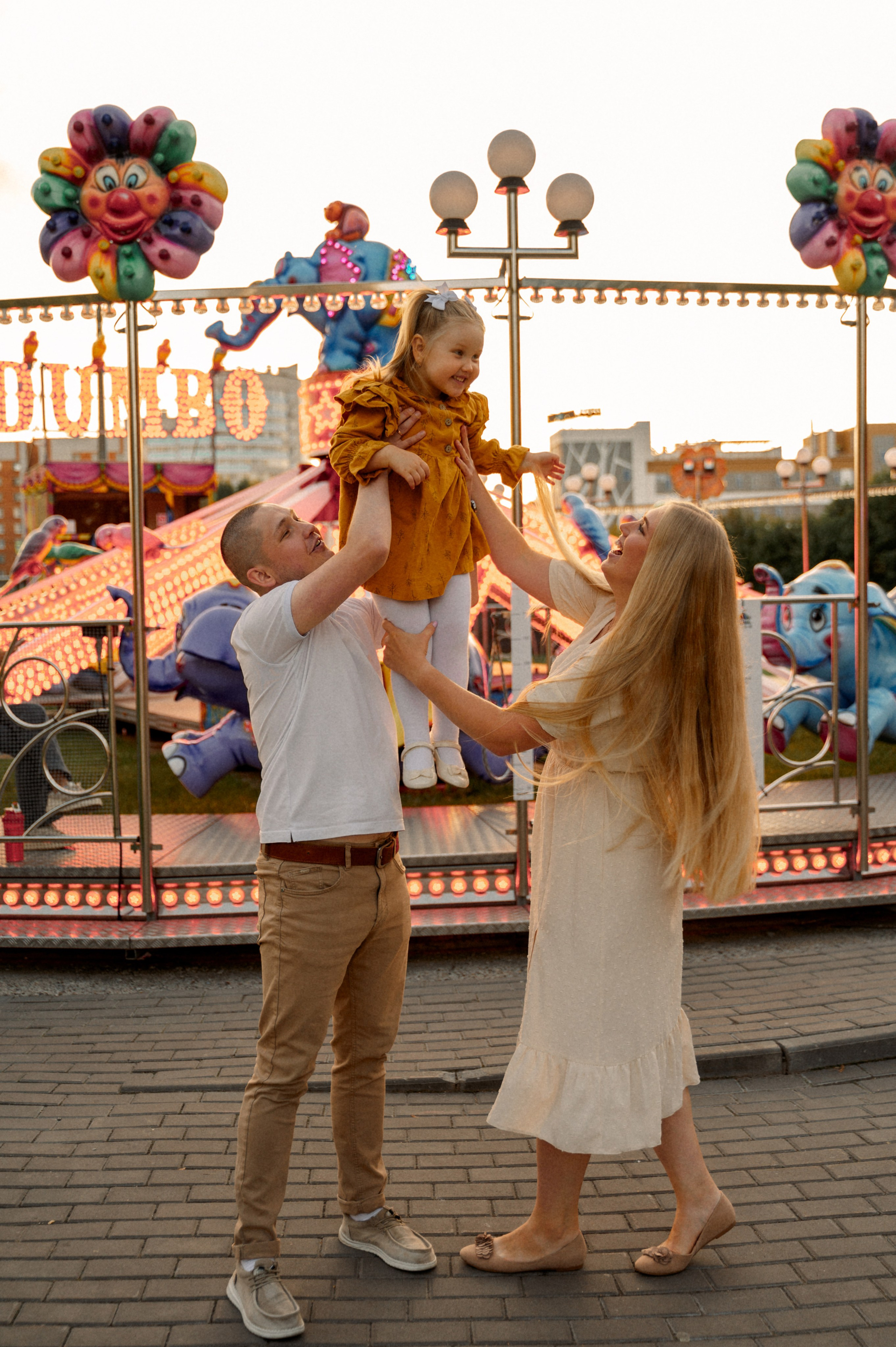 Семейная прогулочная фотосессия. Свадебный и семейный фотограф в Чебоксарах Ирина Левнер