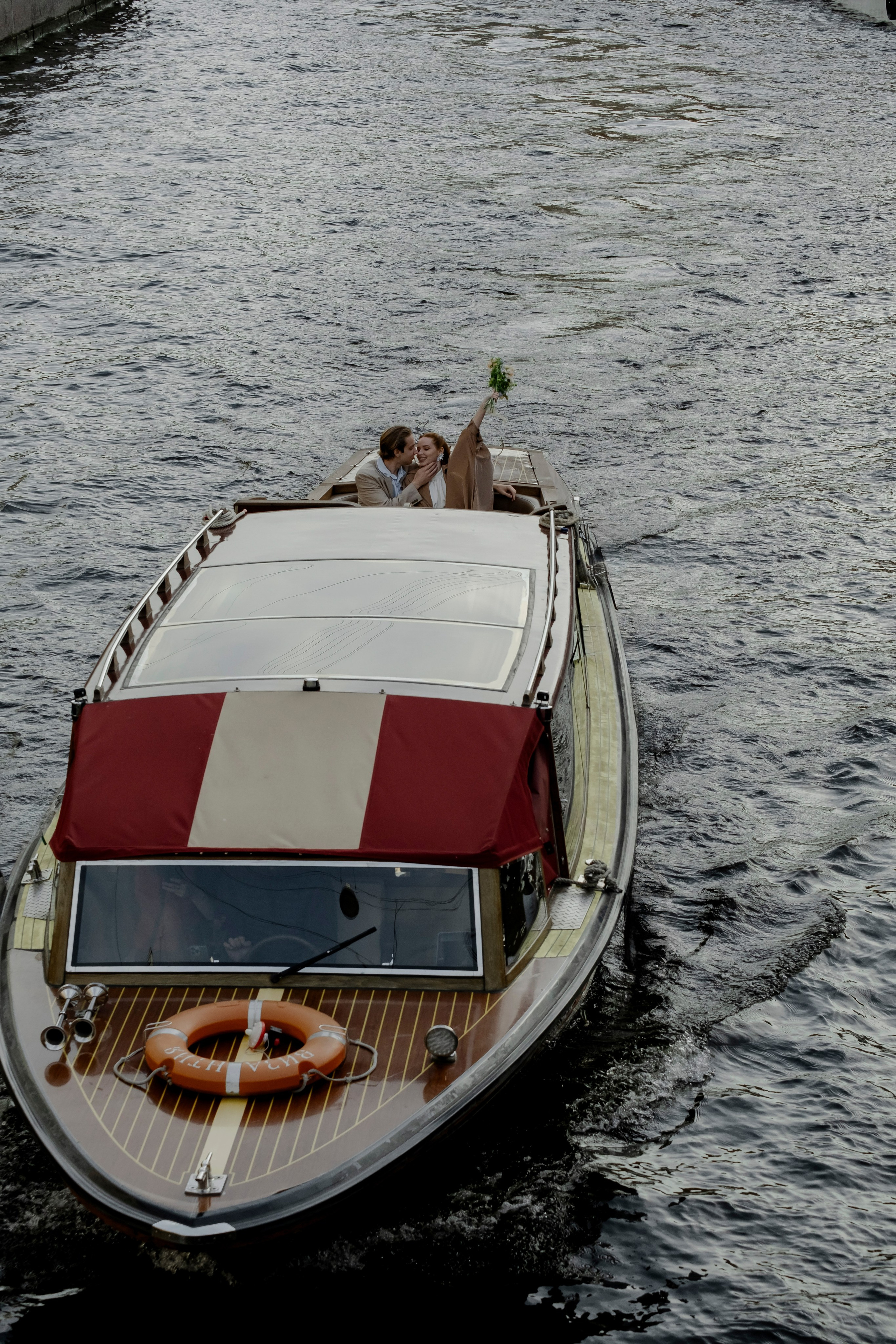СВАДЕНБНАЯ СЬЕМКА НА КАТЕРЕ ПО КАНАЛАМ САНКТ-ПЕТЕРБУРГА И В АКВАТОРИИ НЕВЫ. Профессиональный фотограф, Санкт-Петербург — Виктория Богомолова