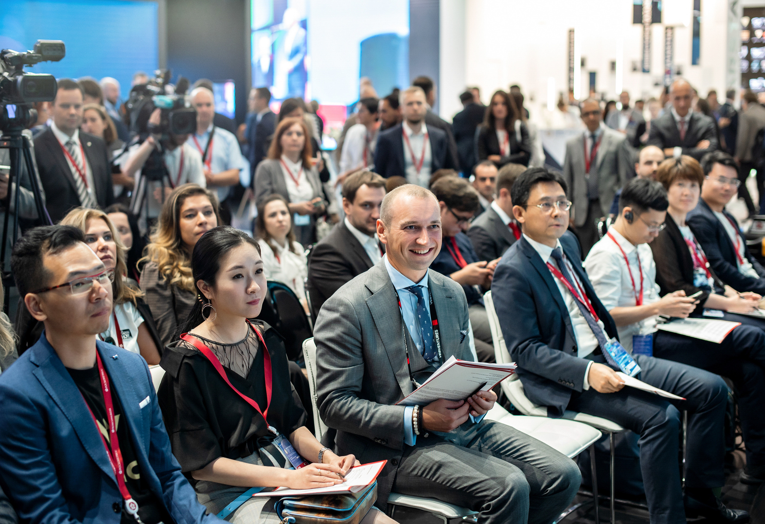 Форумы и конференции. Живые снимки! Фотограф Даша Бендер