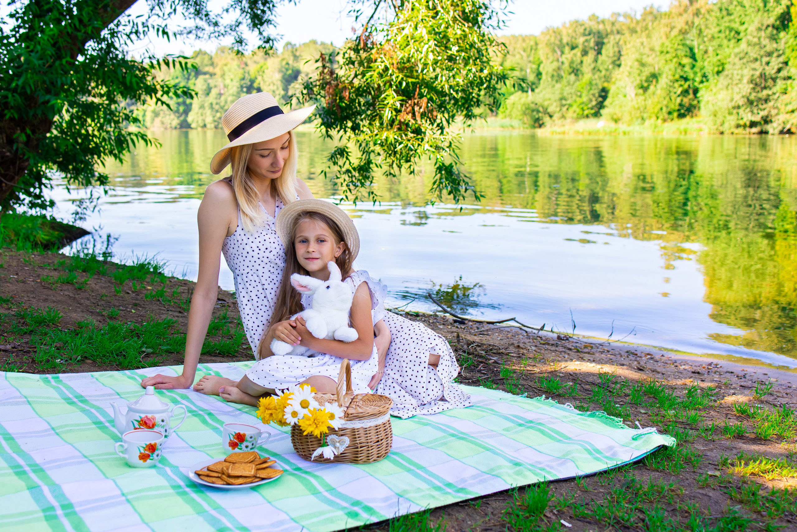 Настя и Катя пикник. Оксана Ромашкина- семейный и ньюборн фотограф из Москвы