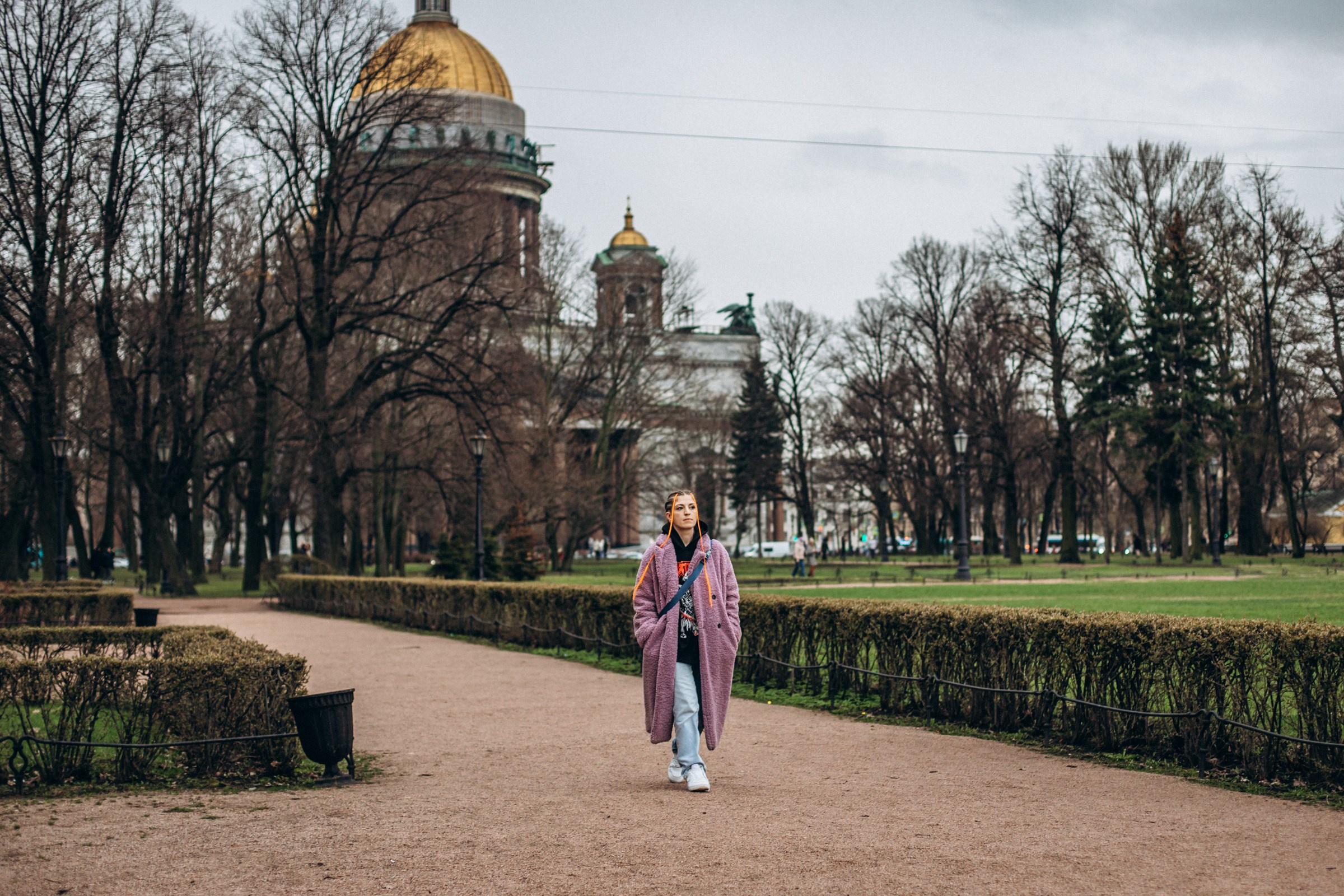Лиза в апреле. Фотопрогулка в Петербурге. Индивидуальный и семейный фотограф в Санкт-Петербурге