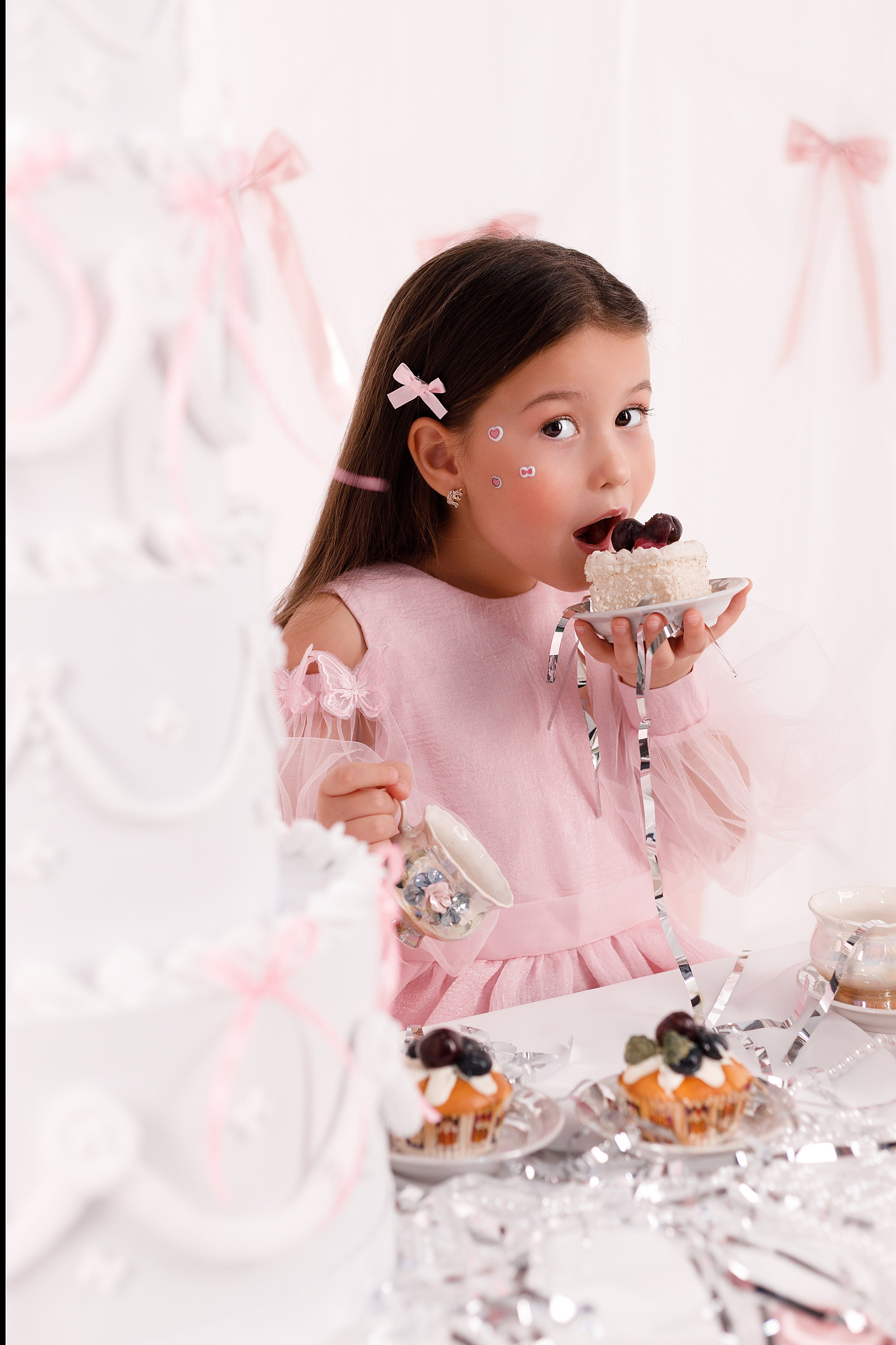 Фотосессия на день рождения девочки в Сочи. Детский студийный фотограф Сочи