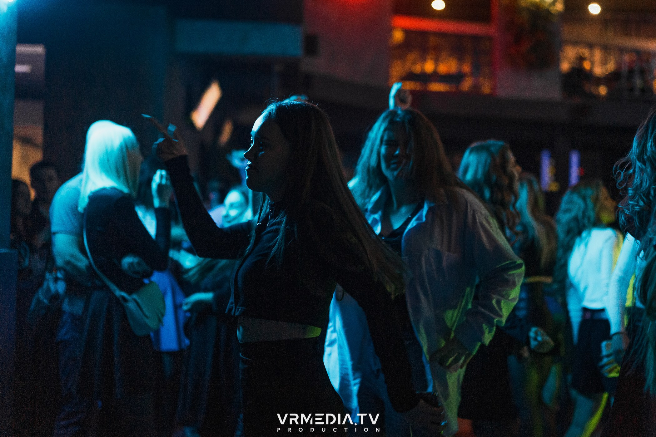 Бумажный дом в баре «Друзья»