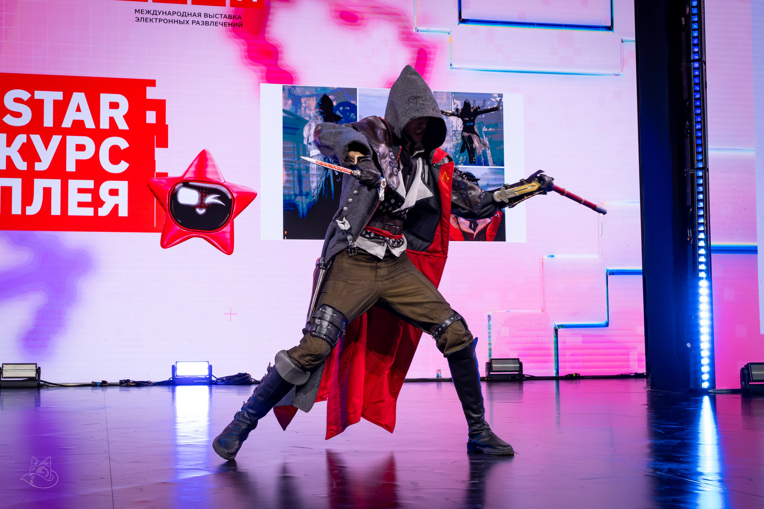 Сцена РЭД ЭКСПО 2024. Косплей фотограф