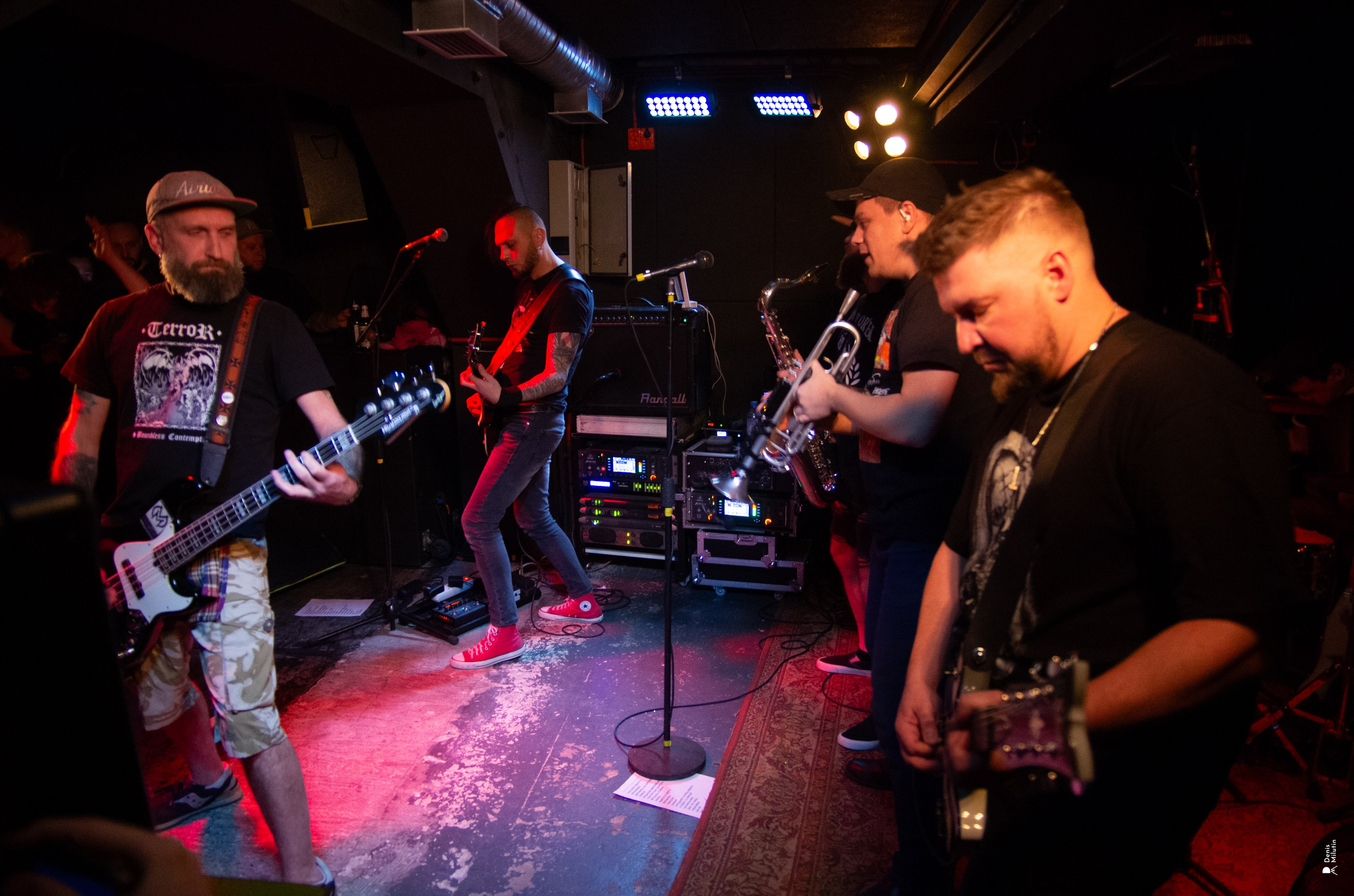 Рядом Ассенизаторы. Портретный фотограф Денис Милютин