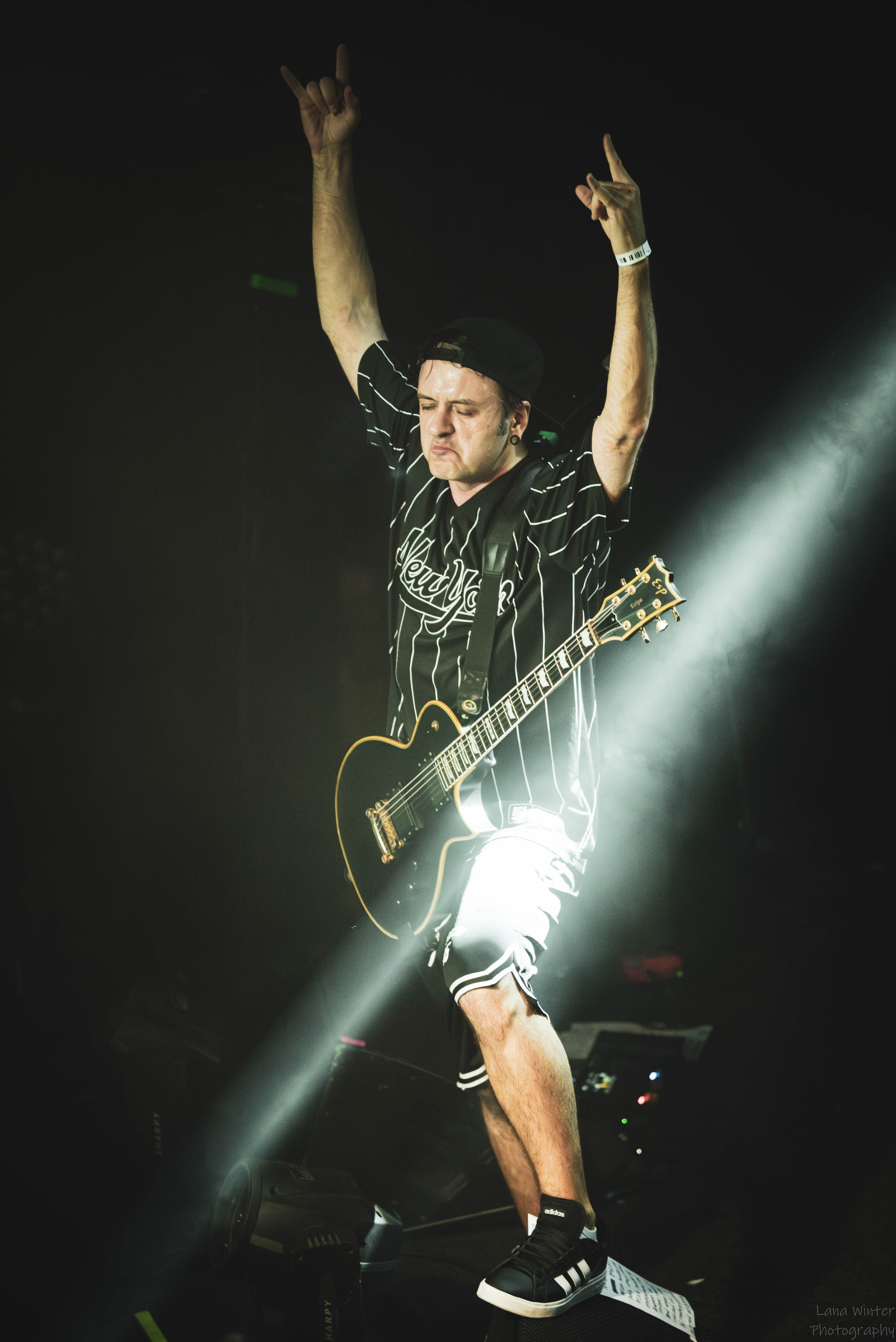 7000$ (29 июня 2025 года, Москва, клуб Урбан). Фотограф Светлана Блинова, Москва и Московская область