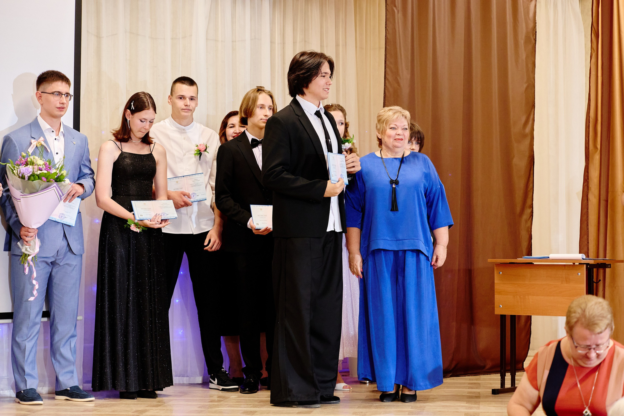 Выпускной 35 Сош. Фотограф Выпускные альбомы Таганрог Сергей Коробченко