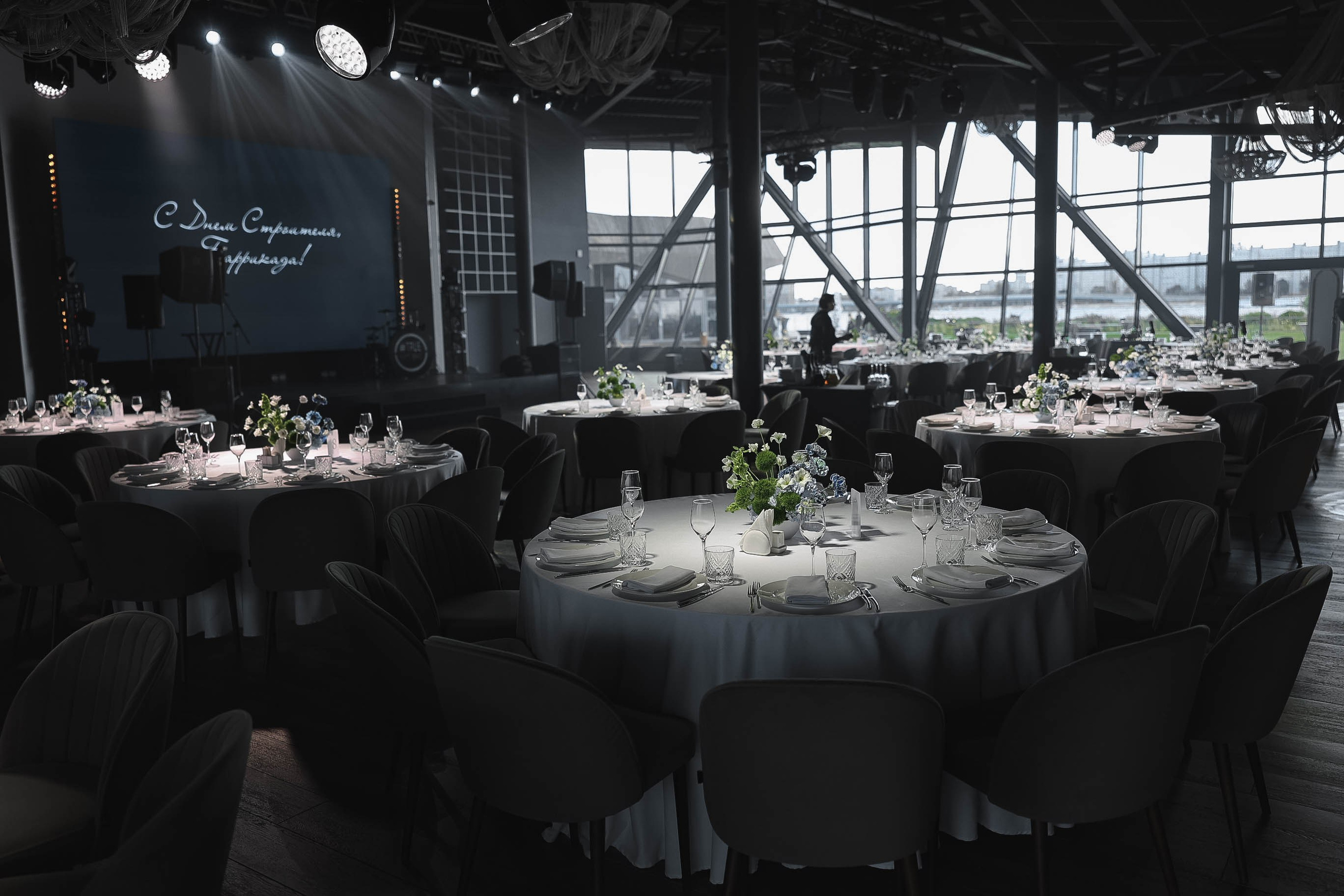 БАРРИКАДА С ДНЕМ РОЖДЕНИЯ. Свадебный фотограф в Санкт-Петербурге Александр Пащенко