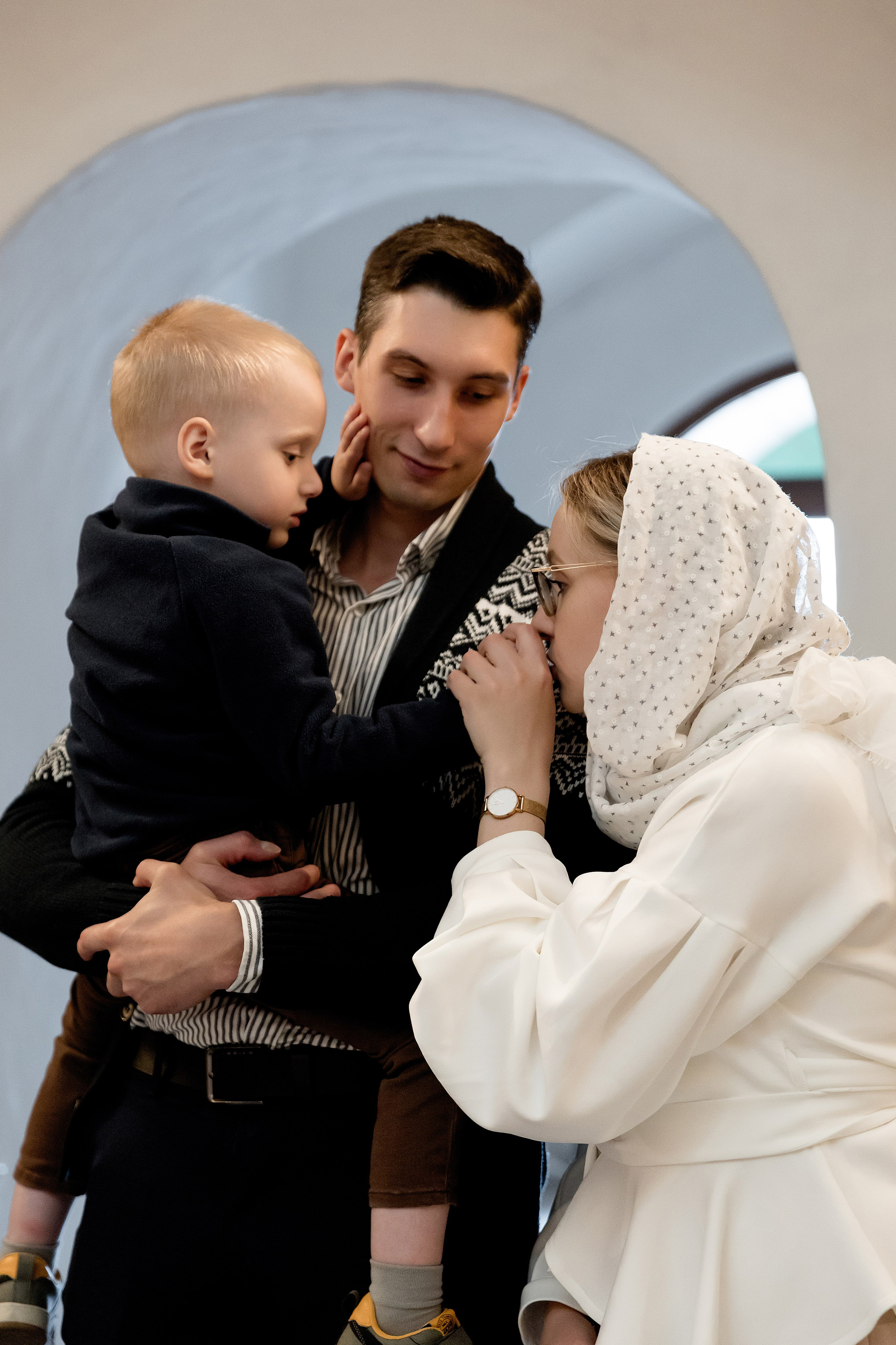 Крещение Агаты в Церкви Петра и Павла. Свадебный фотограф в Пскове и Санкт-Петербурге | Анна Голикова