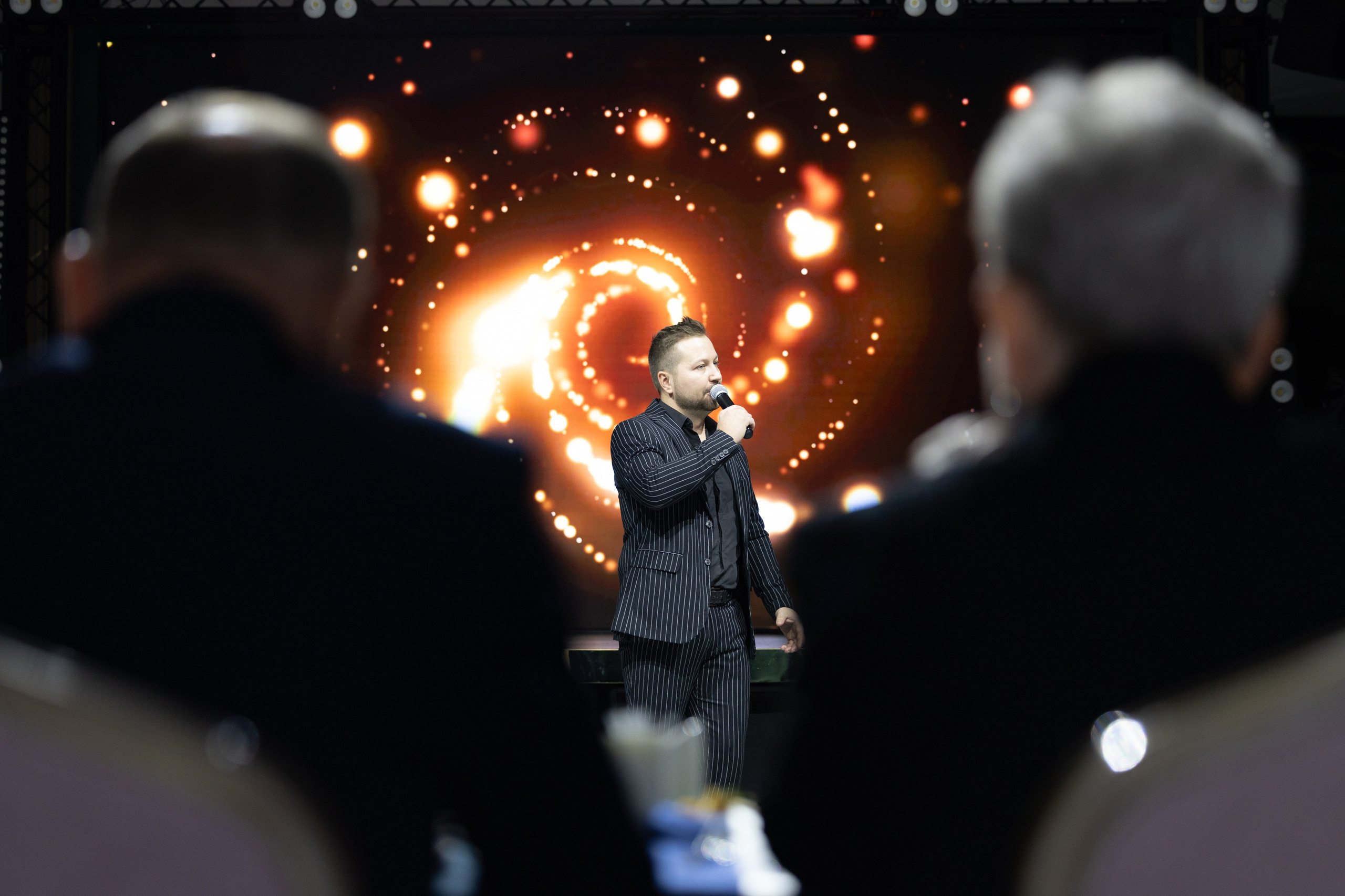 Прыжок длиною в жизнь. Фотограф свадебный, репортажный, индивидуальный, фото для маркетплейсов, брендов, автосалонов