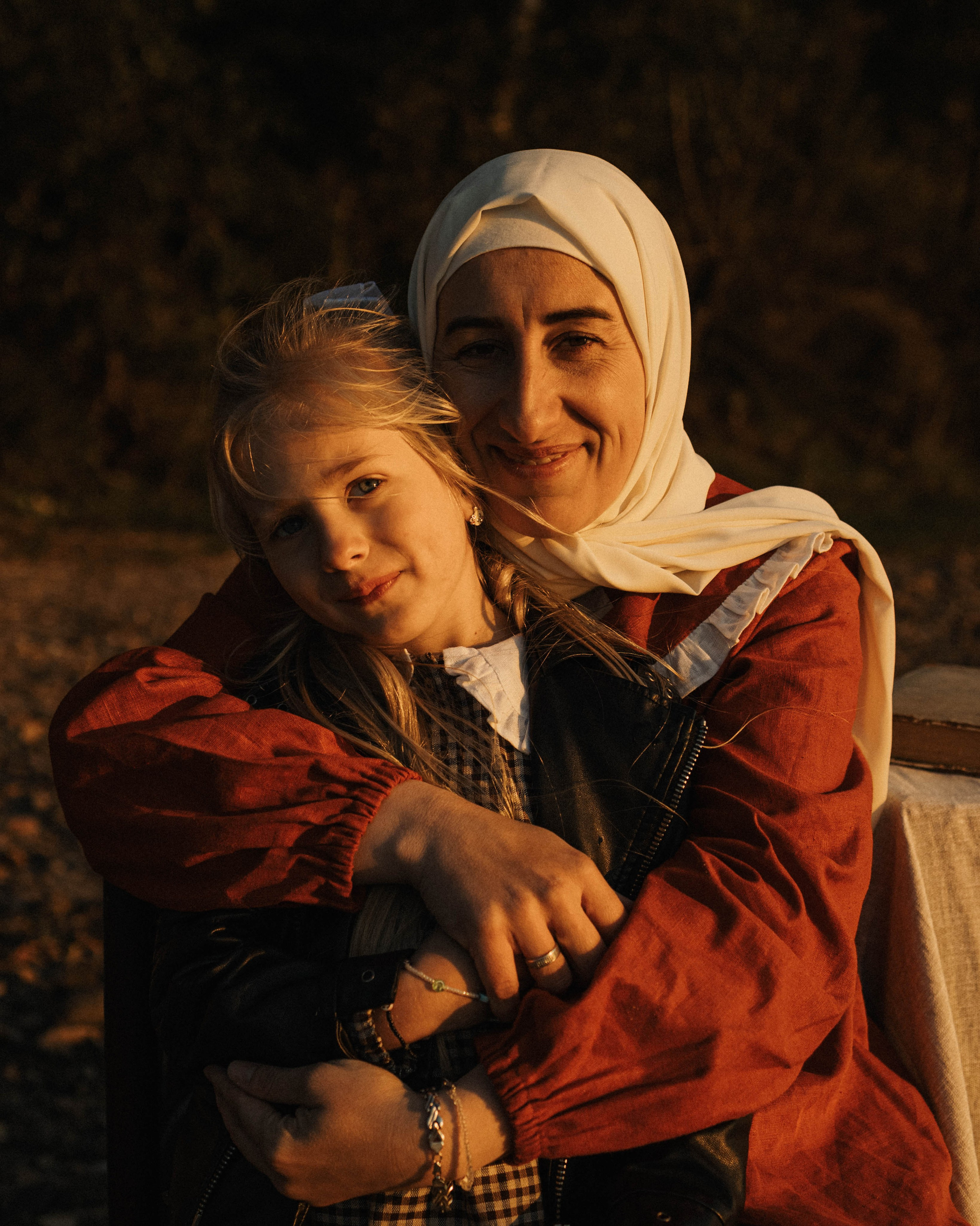 Закатная съемка на берегу реки с Аней. Фотограф Углич и Ярославль Ольга Тятюшкина