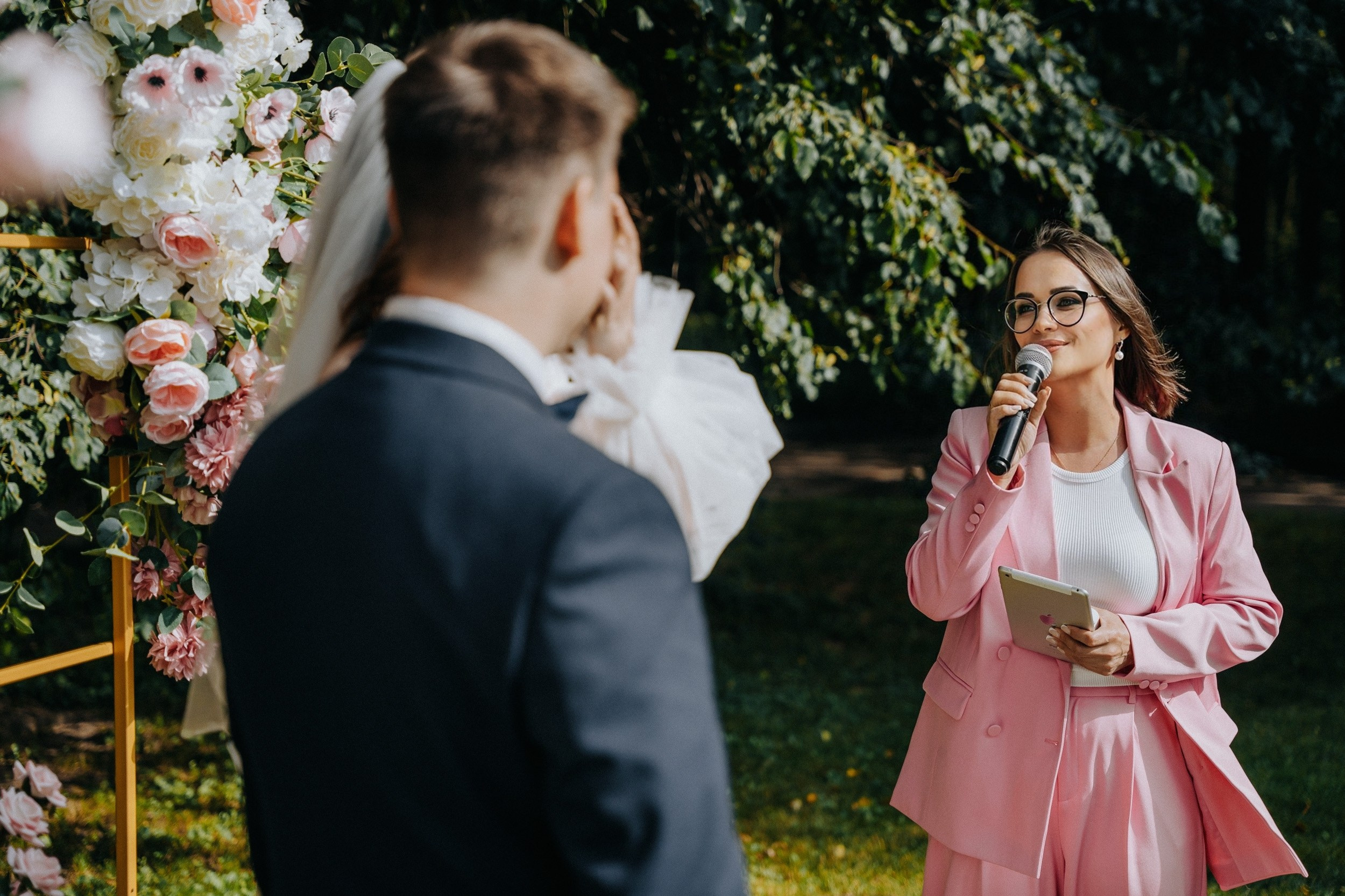 Свадьба Насти и Антона в  «Emerald Parkway» располагается в уникальном месте на территории Государственного исторического музея-заповедника «Горки Ленинские».  Ведущая Наталья Бойчук