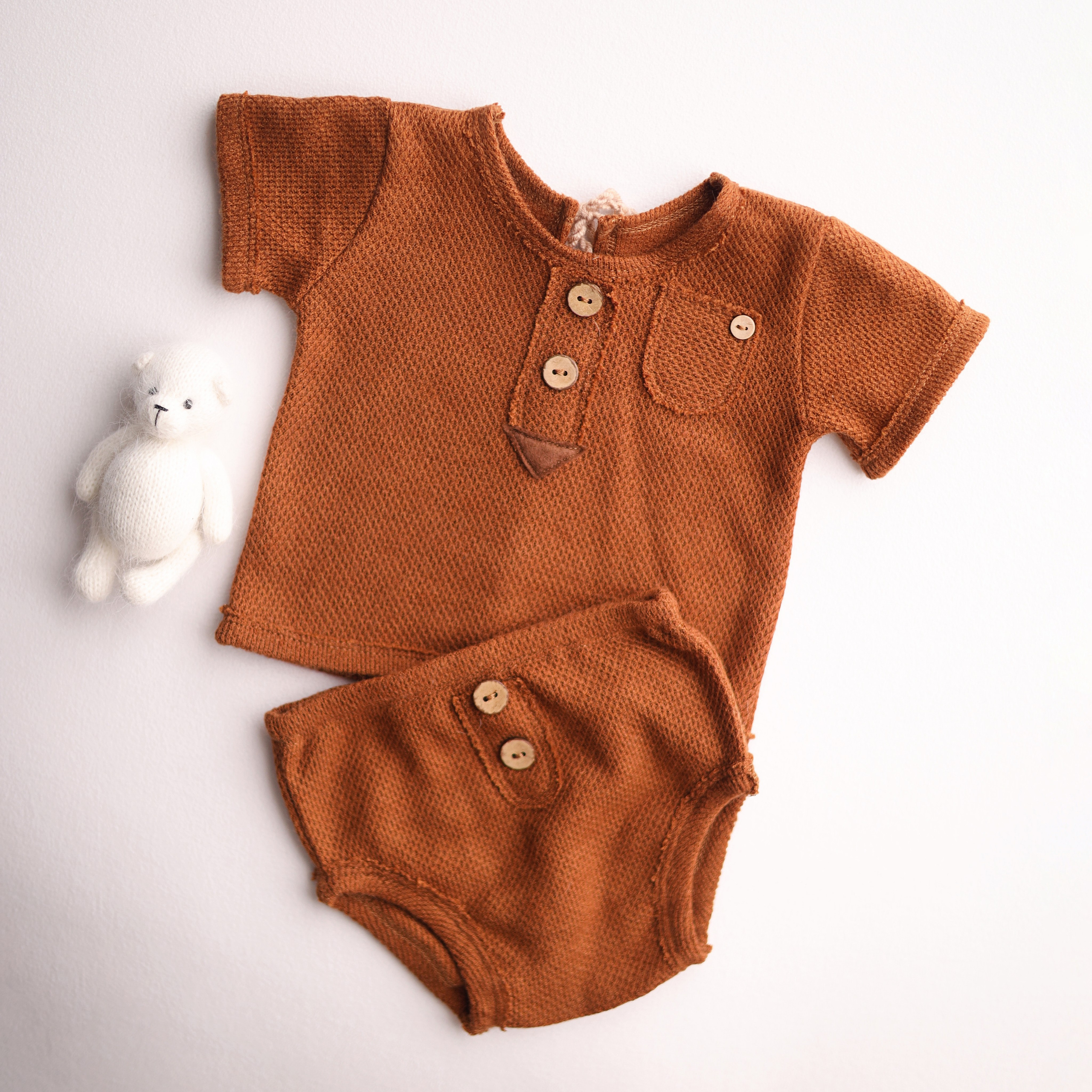 Костюмы для мальчиков 6 месяцев. Фотограф новорожденных Москва. Ньюборн фотограф Москва