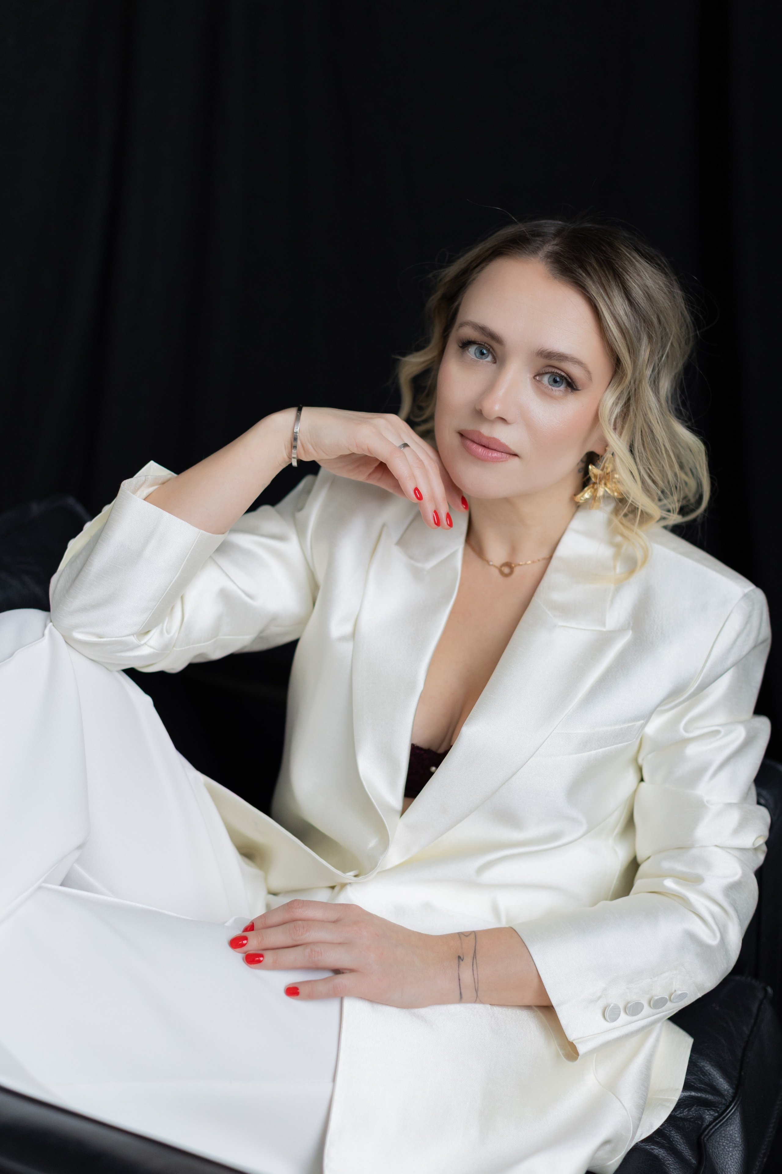 Фотосессия в лаконичной студии с Ульяной. Портретный и семейный фотограф Юлия Герман