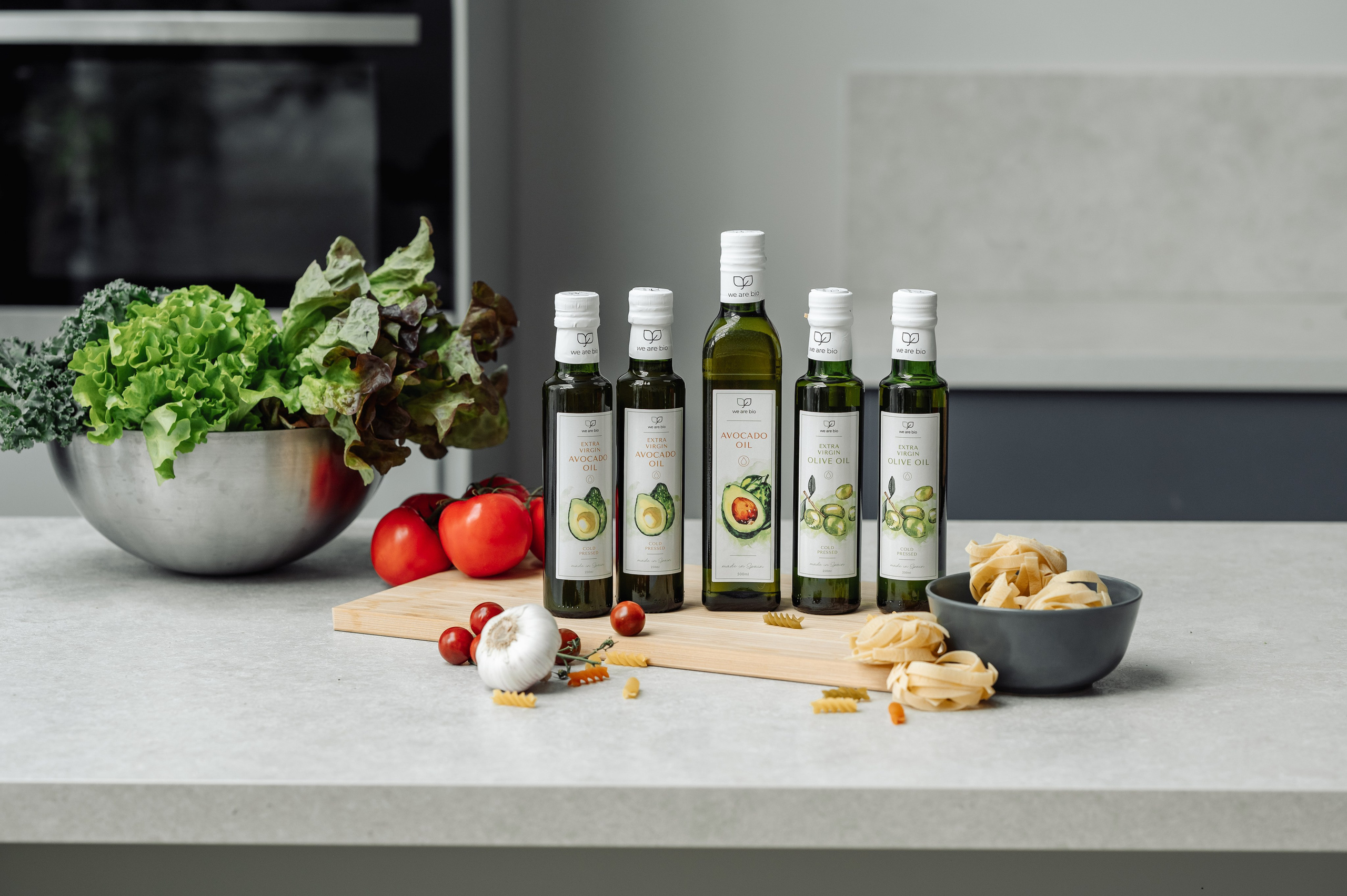 Съемка оливкового масла для маркетплейсов (Wildberries, Ozon, Яндекс.Маркет). Фотограф товаров для соцсетей - инстаграм, вконтакте. Контент-фотограф в Москве Хныкина Лена