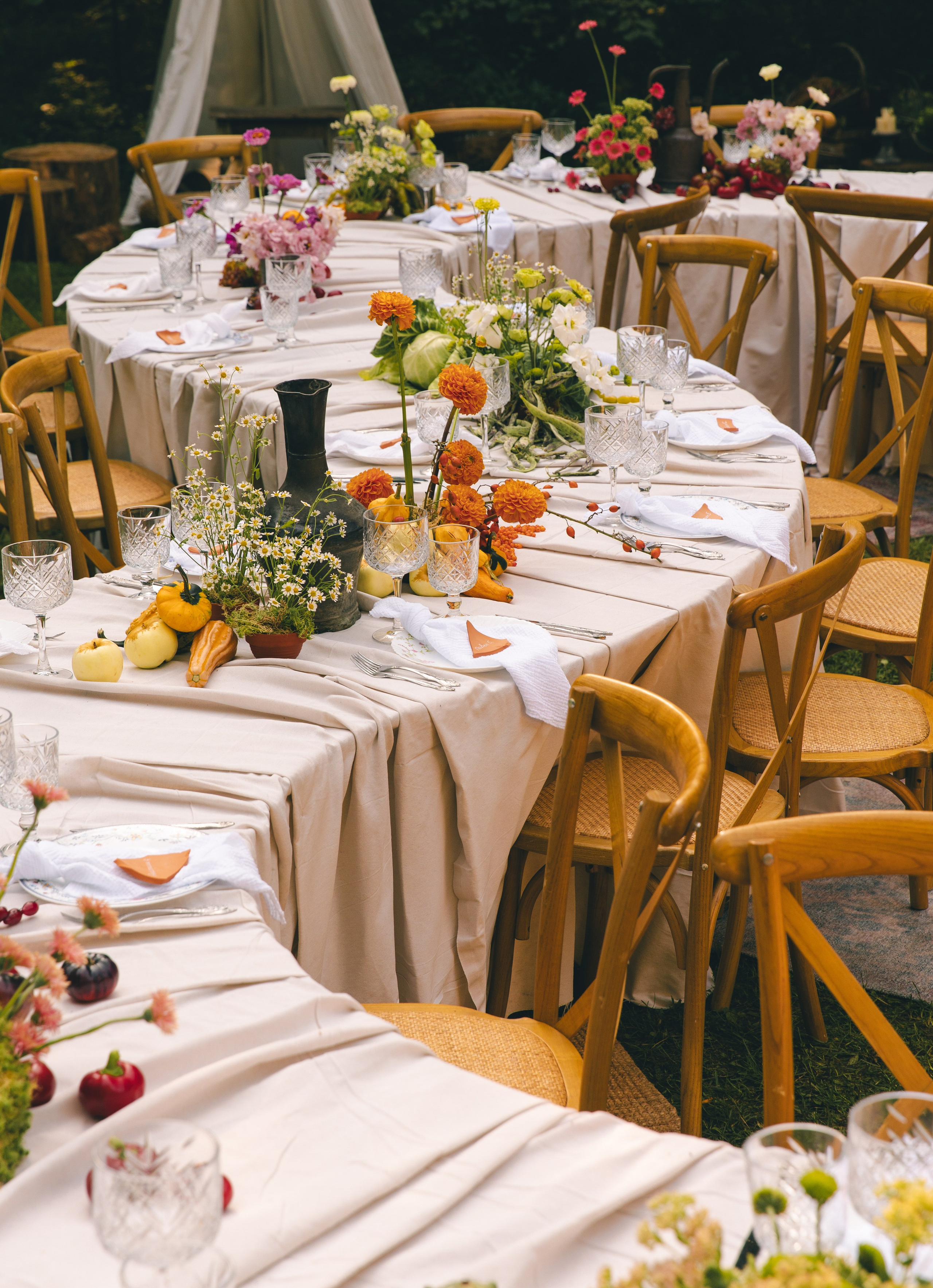 ПАРОЧКА В ЖЕЛТЫХ САПОЖКАХ С РАЙОНА