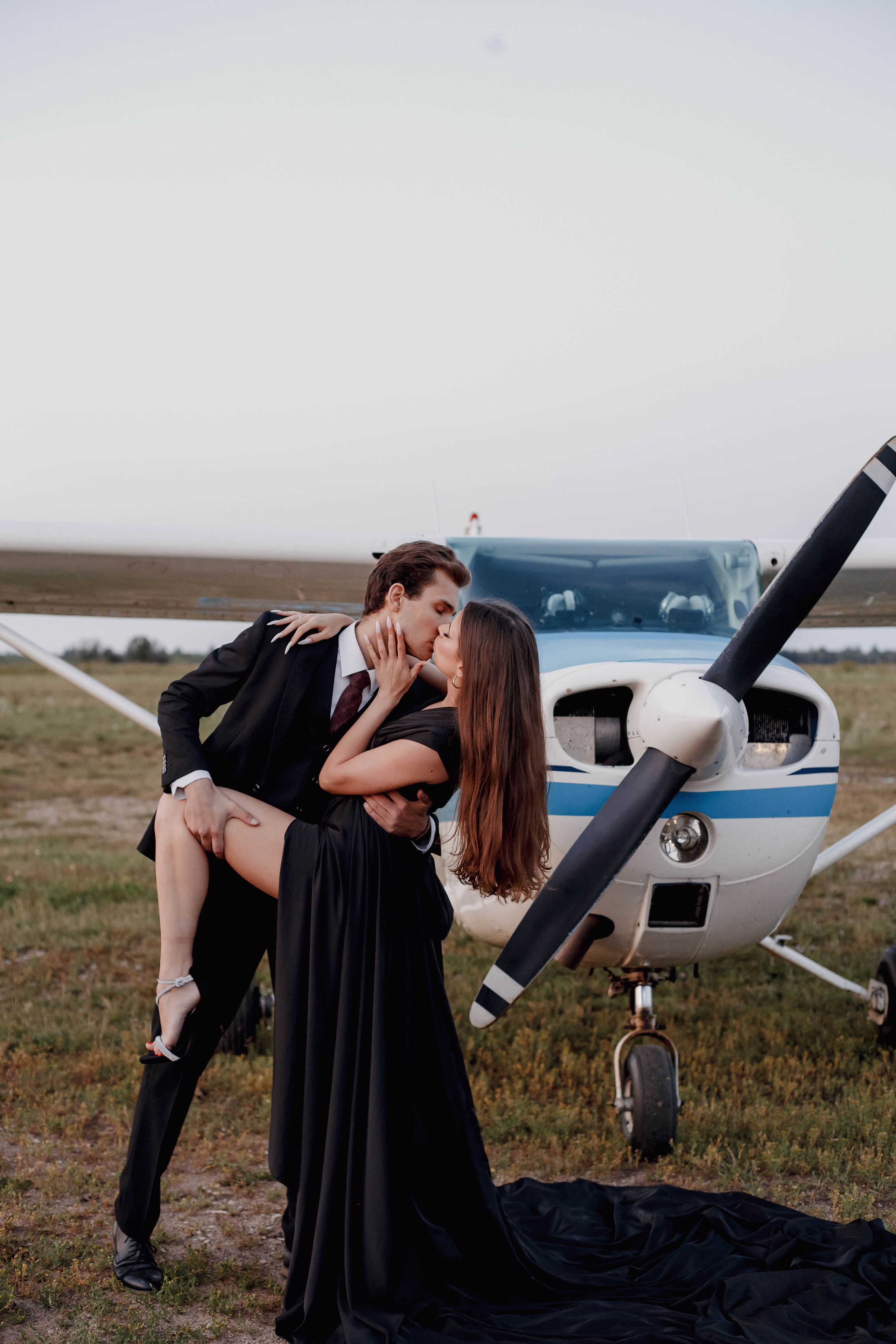 На взлетной полосе. Свадебный фотограф Санкт-Петербург  Москва