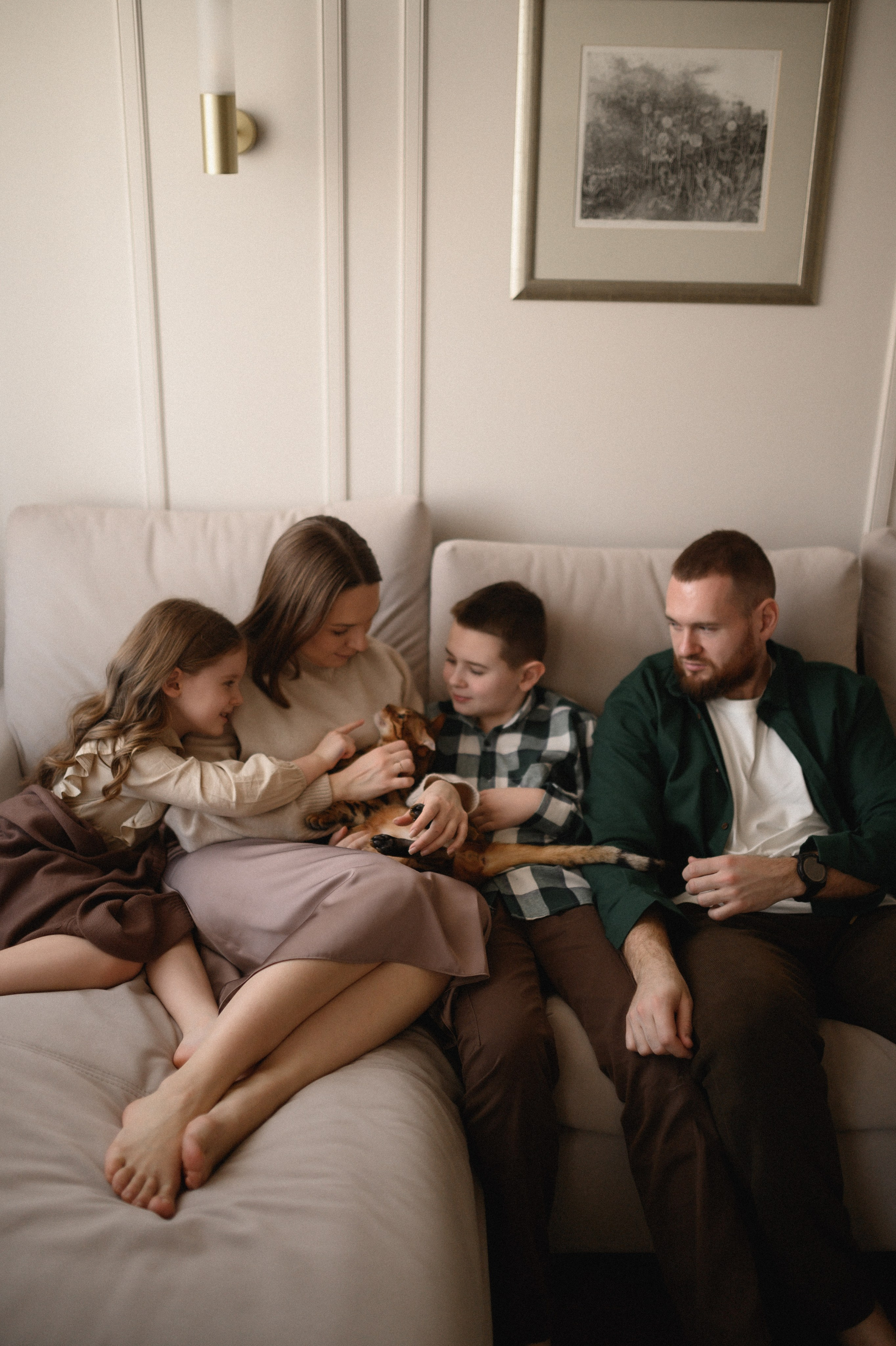 Валентин, Ирина, Евсей, Кира и Агата дома. Семейный и свадебный lifestyle-фотограф в Москве Мария Петрова