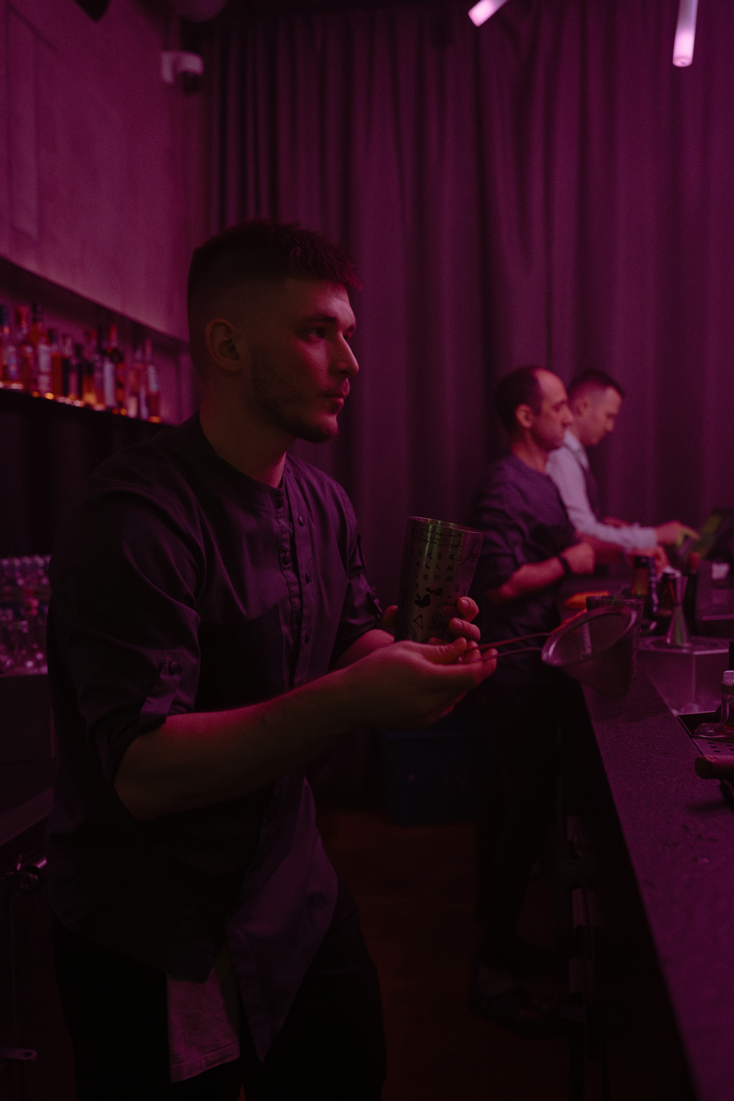 Вечеринка OSNOVATELI.LIVE репортажный фотограф Саша Дружинина. Репортажный фотограф в Москве Саша Дружинина