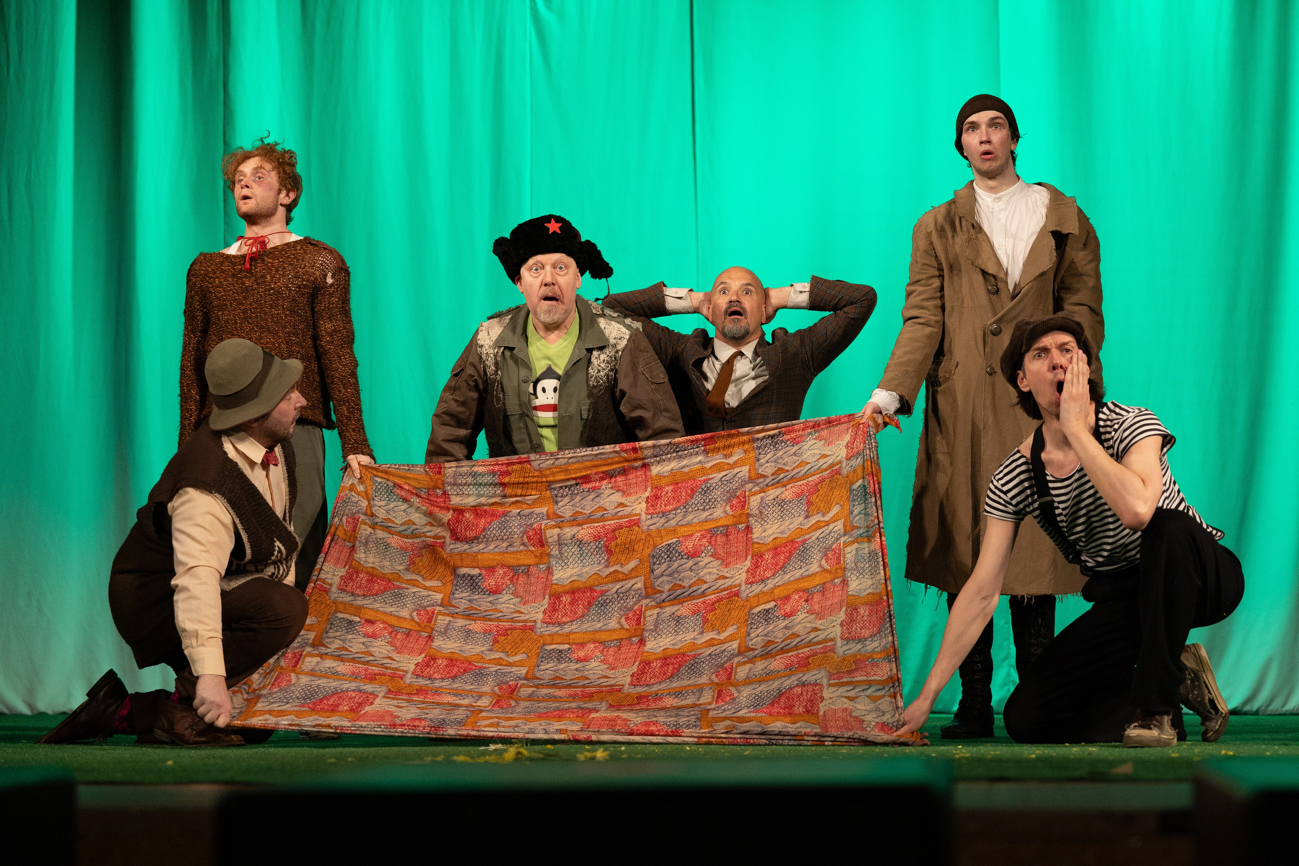 Спектакль Егора Дружинина «Всюду жизнь»