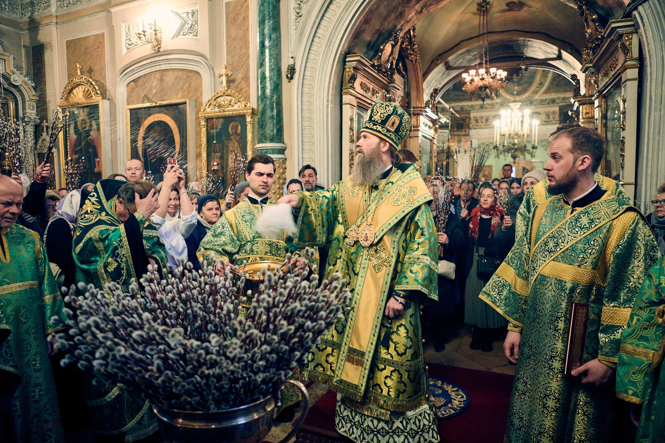 На всенощном бдении под Неделю ваий. DMITRY MOISEENKO — фотограф, художник, топ-стилист