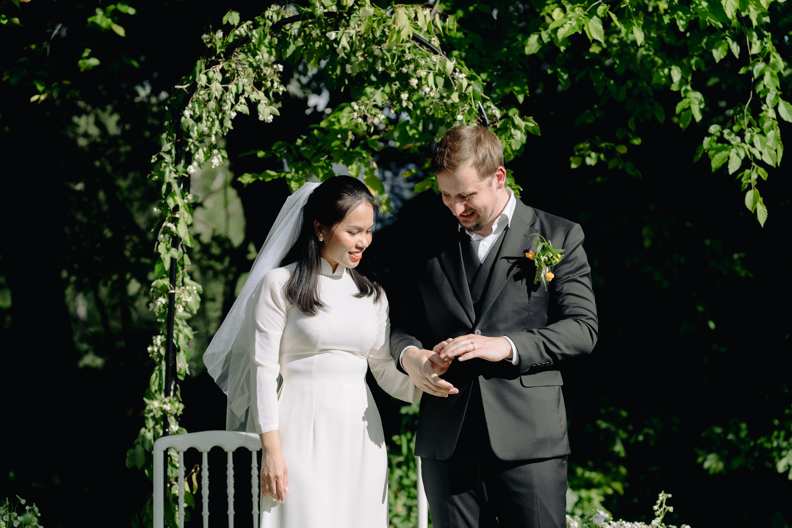Nhi & Samuel | courtyard. Photographe de Mariage Professionnelle — Genève & Suisse Romande | Tanya Creator