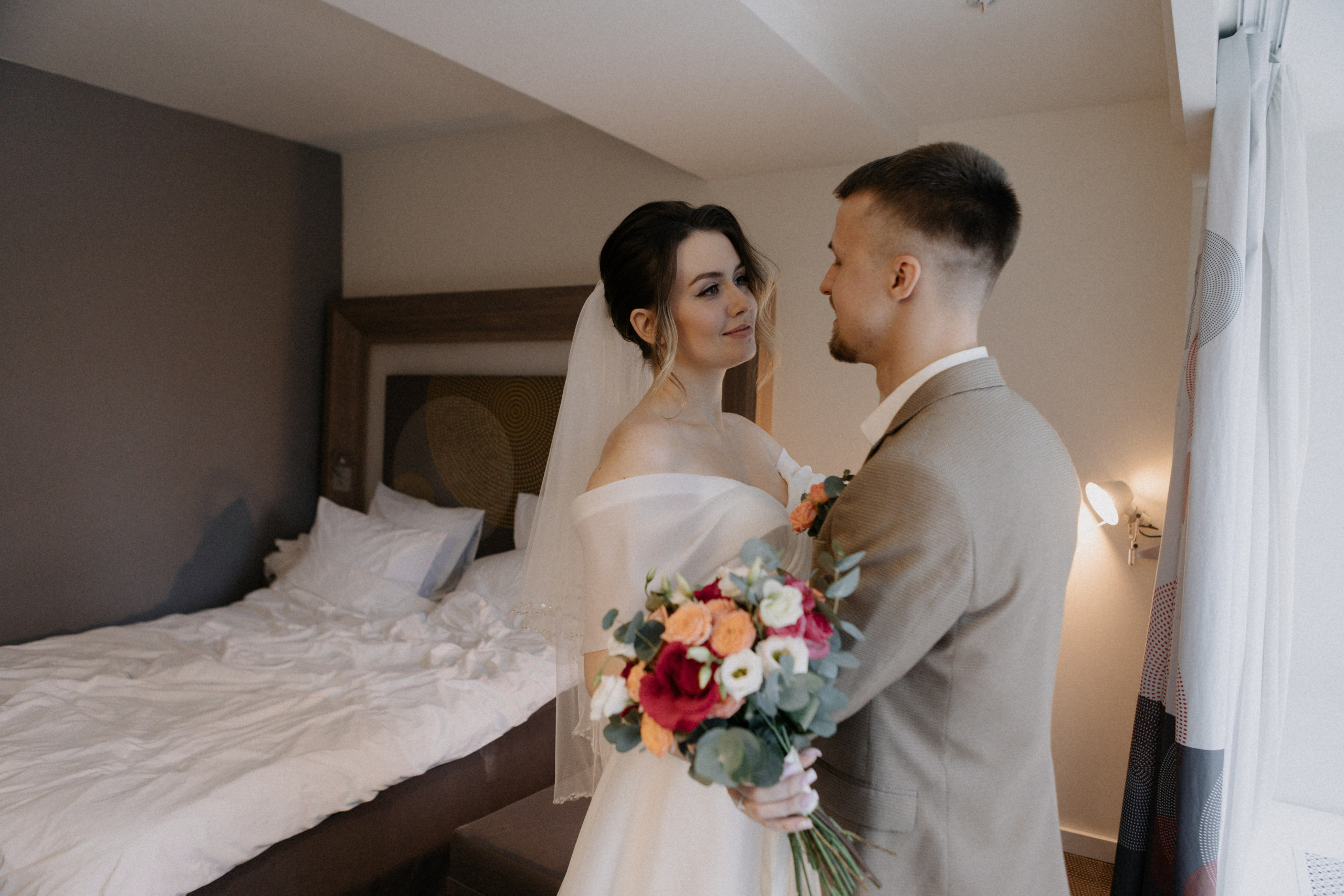 Ксюша и Илья. Утро в отеле роспись в Birds. Свадебный и портретный фотограф в Москве Анастасия Масюк