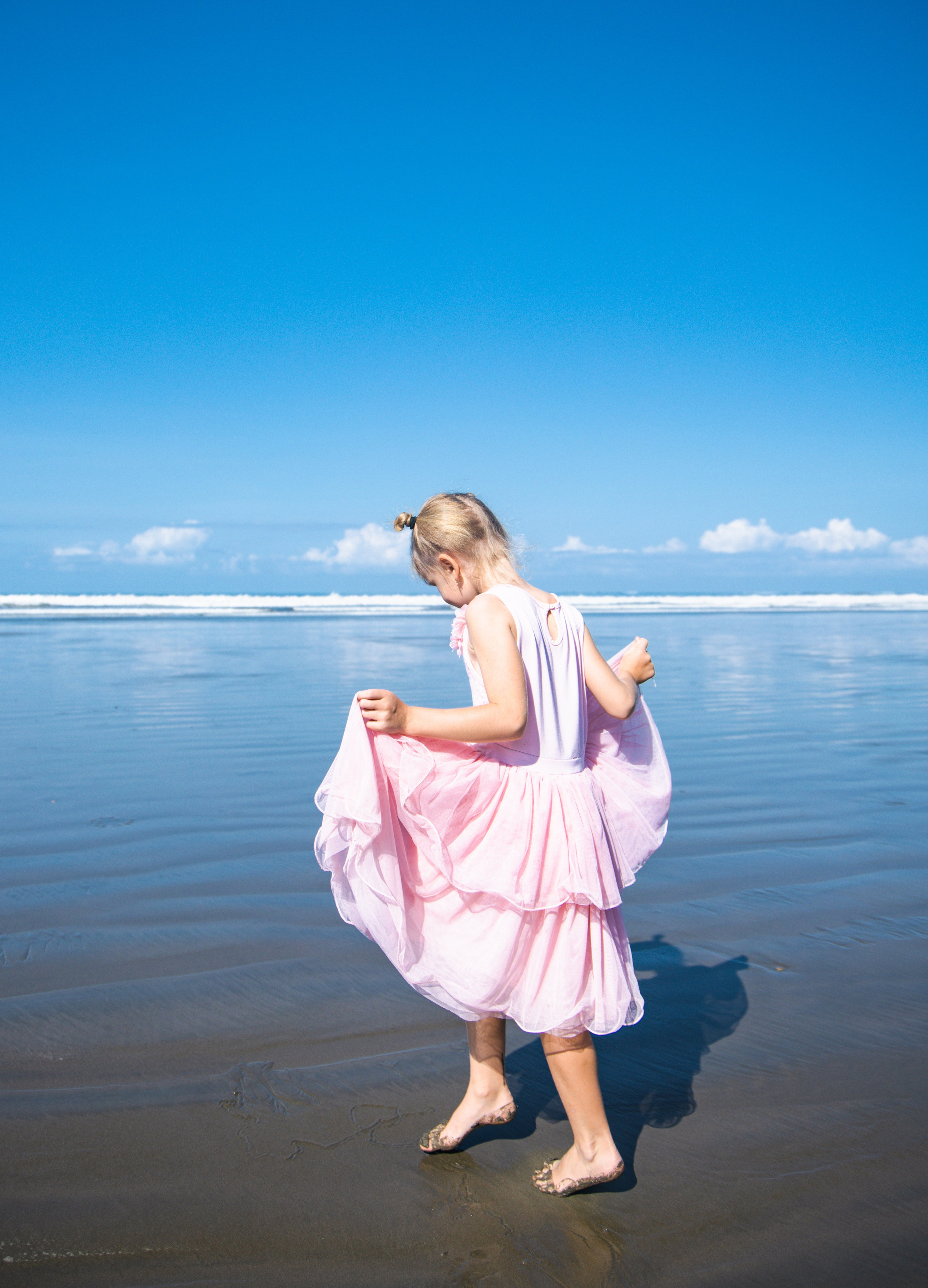 Ocean vibe with Tanya & Katya. Family, portrait, content photo in Costa Rica Evgeniya Besprozvannykh