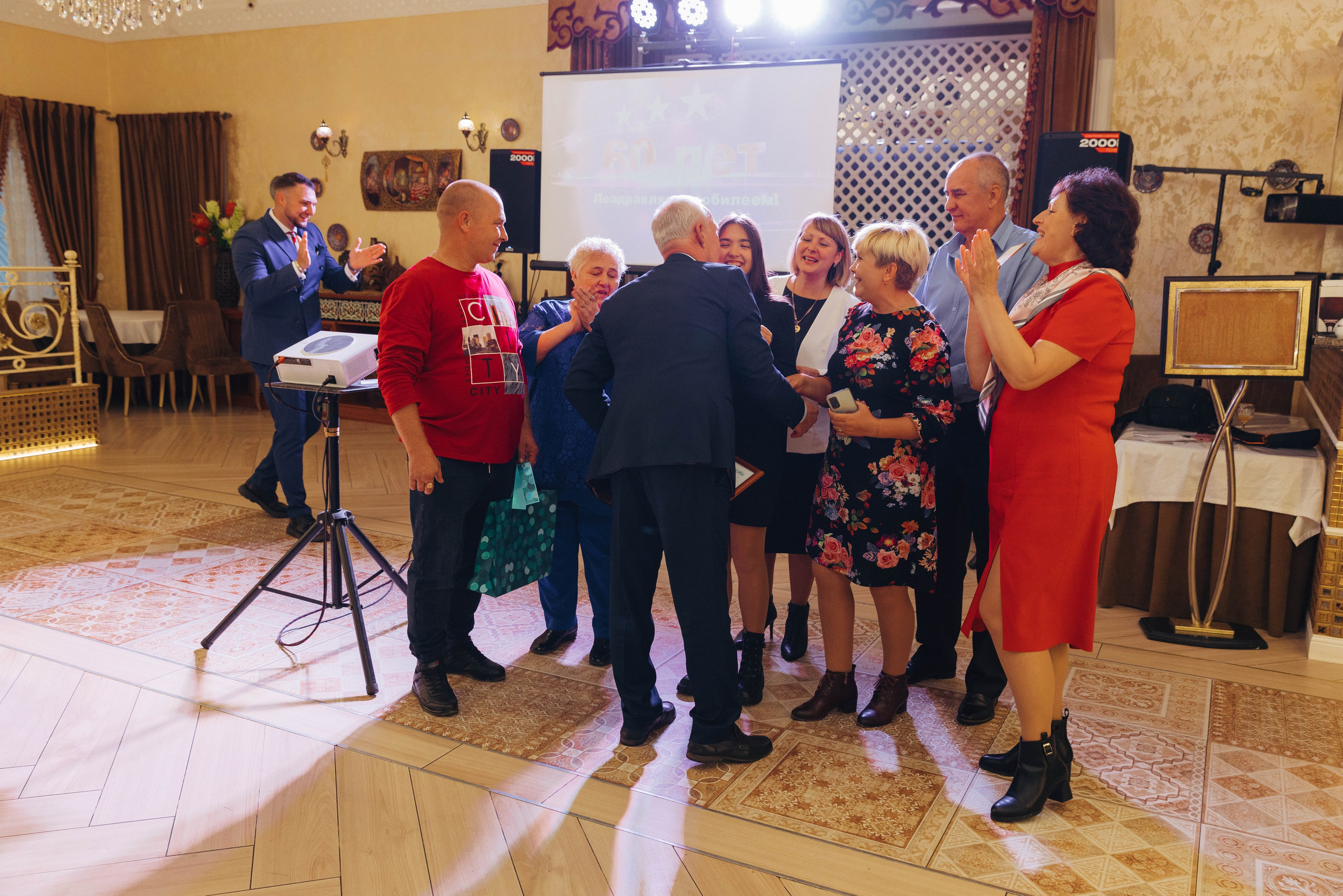 60 лет. Я Аракчеева Менслу — семейный и свадебный фотограф в Астрахани