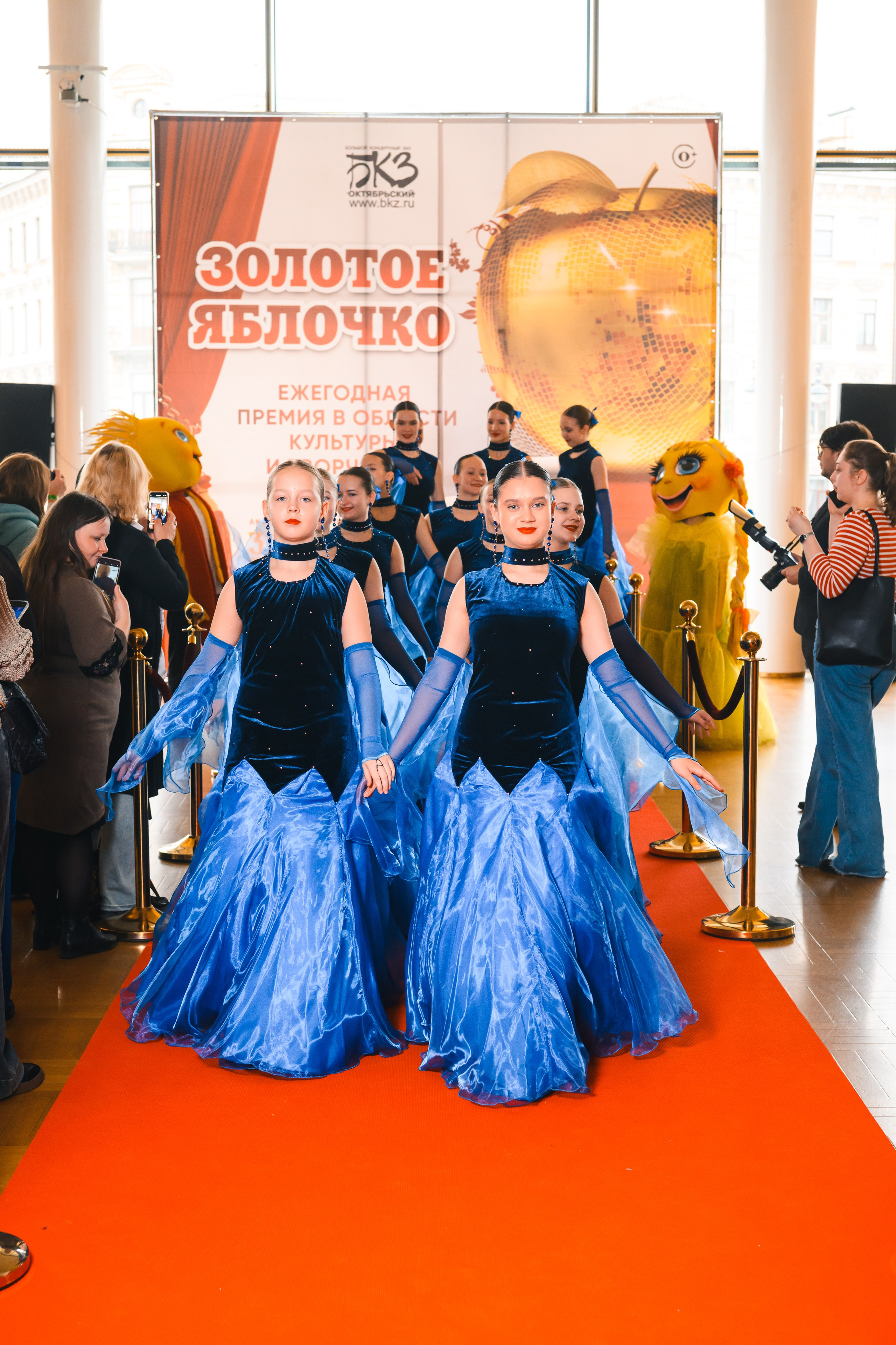 23 апреля, красная дорожка, БКЗ Октябрьский, г. Санкт-Петербург. Золотое яблочко
